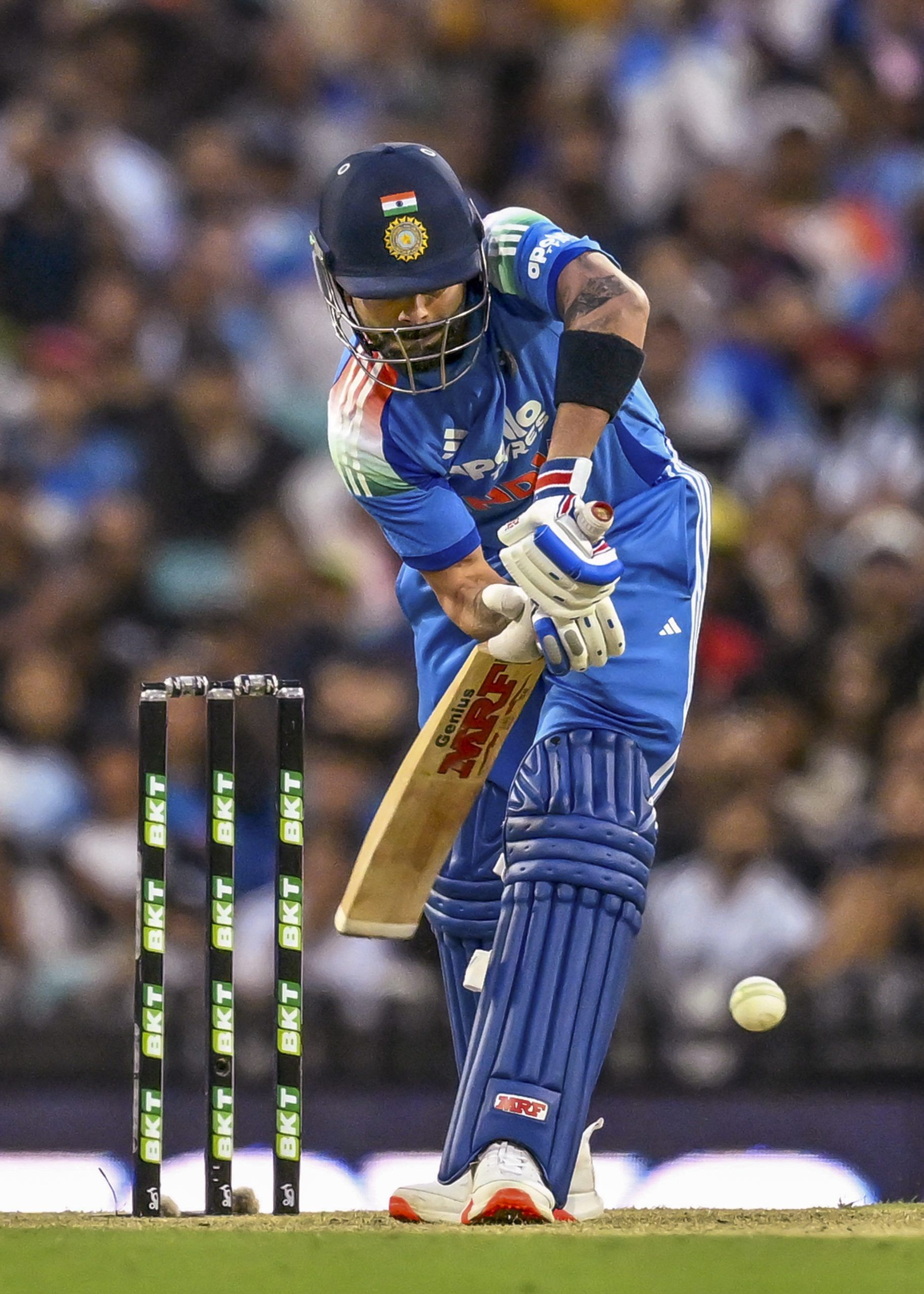 ഇതിഹാസതാരം സച്ചിൻ തെണ്ടുൽക്കറാണ് പട്ടികയിൽ ഒന്നാം സ്ഥാനത്തുള്ളത്. 463 മത്സരങ്ങൾ കളിച്ച സച്ചിൻ 18,426 റൺസാണ് അടിച്ചുകൂട്ടിയത്. ഇത് മറികടക്കാൻ 4000ലധികം റൺസ് കൂടി വേണമെന്നതിനാൽ സച്ചിൻ്റെ ഈ റെക്കോർഡ് മറികടക്കാൻ കോലിക്ക് സാധിച്ചേക്കില്ല.
