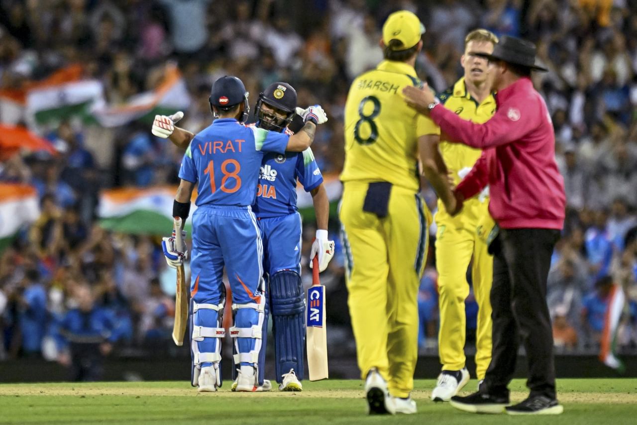 പരമ്പര നഷ്ടമായി മൂന്നാം മത്സരത്തിനെത്തിയ ഇന്ത്യ സിഡ്നിയിൽ 9 വിക്കറ്റിന് വിജയിച്ചു. 125 പന്തുകളിൽ 121 റൺസ് നേടി പുറത്താവാതെ നിന്ന രോഹിതിനൊപ്പം 74 റൺസ് നേടി പുറത്താവാതെ നിന്ന് വിരാട് കോലിയും തിളങ്ങി. ഇരുവരും ചേർന്ന് ഇന്ത്യയെ അനായാസ വിജയത്തിലെത്തിച്ചു.