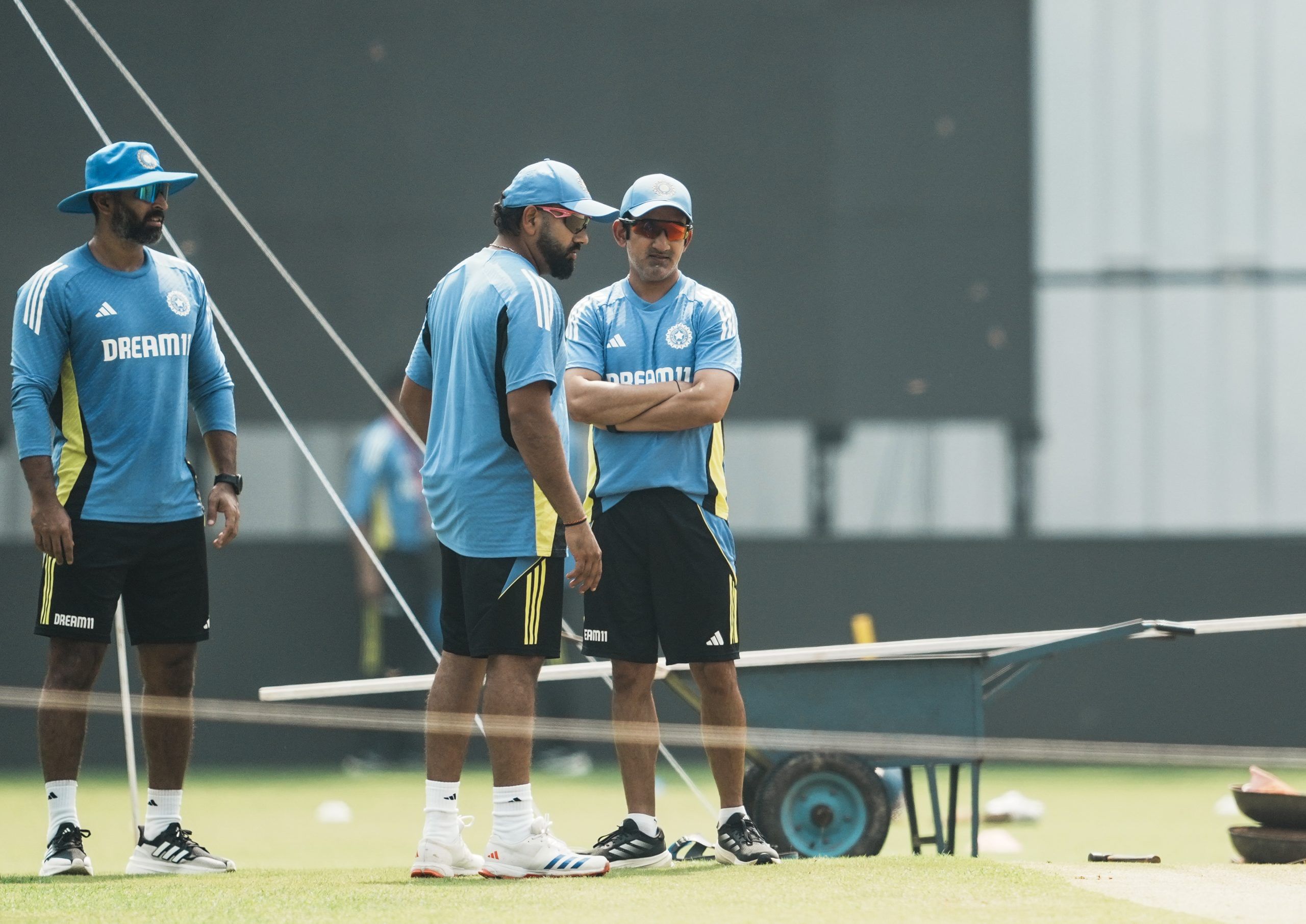 ഇന്ത്യൻ സഹപരിശീലക സ്ഥാനത്തുനിന്ന് നീക്കിയതോടെ അഭിഷേക് കൊൽക്കത്തയിലേക്ക് തിരികെ എത്തിയിരുന്നു. വനിതാ പ്രീമിയർ ലീഗിൽ യുപി വാരിയേഴ്സിൻ്റെ പരിശീലക സ്ഥാനം ഏറ്റെടുത്തെങ്കിലും കഴിഞ്ഞ സീസണിൽ അവസാന സ്ഥാനത്താണ് ടീം ഫിനിഷ് ചെയ്തത്.
