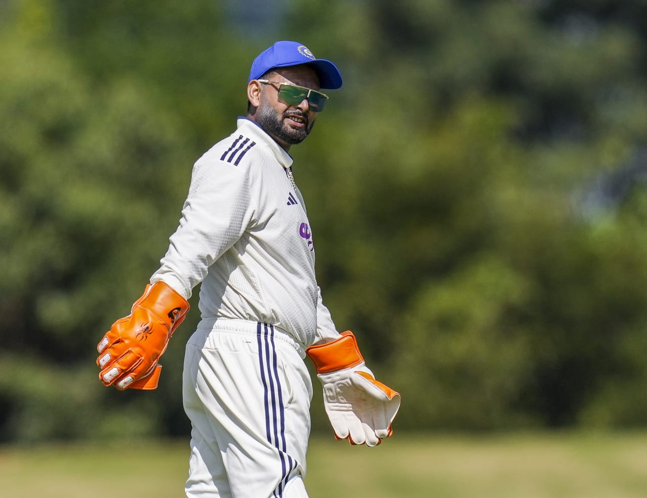 ക്രിക്കറ്റ് പിച്ചിലേക്കുള്ള തിരിച്ചുവരവിൽ നിരാശപ്പെടുത്തി ഋഷഭ് പന്ത്. ദക്ഷിണാഫ്രിക്ക എയ്ക്കെതിരെ ഇന്ത്യ എയെ നയിച്ച പന്ത് 17 റൺസ് മാത്രം നേടി പുറത്തായി. ഇതോടെ ദക്ഷിണാഫ്രിക്ക എയ്ക്കെതിരെ 234 റൺസിന് ഓളൗട്ടായ ഇന്ത്യ എ 75 റൺസിൻ്റെ ഒന്നാം ഇന്നിംഗ്സ് ലീഡും വഴങ്ങി. (Image Credits- PTI)
