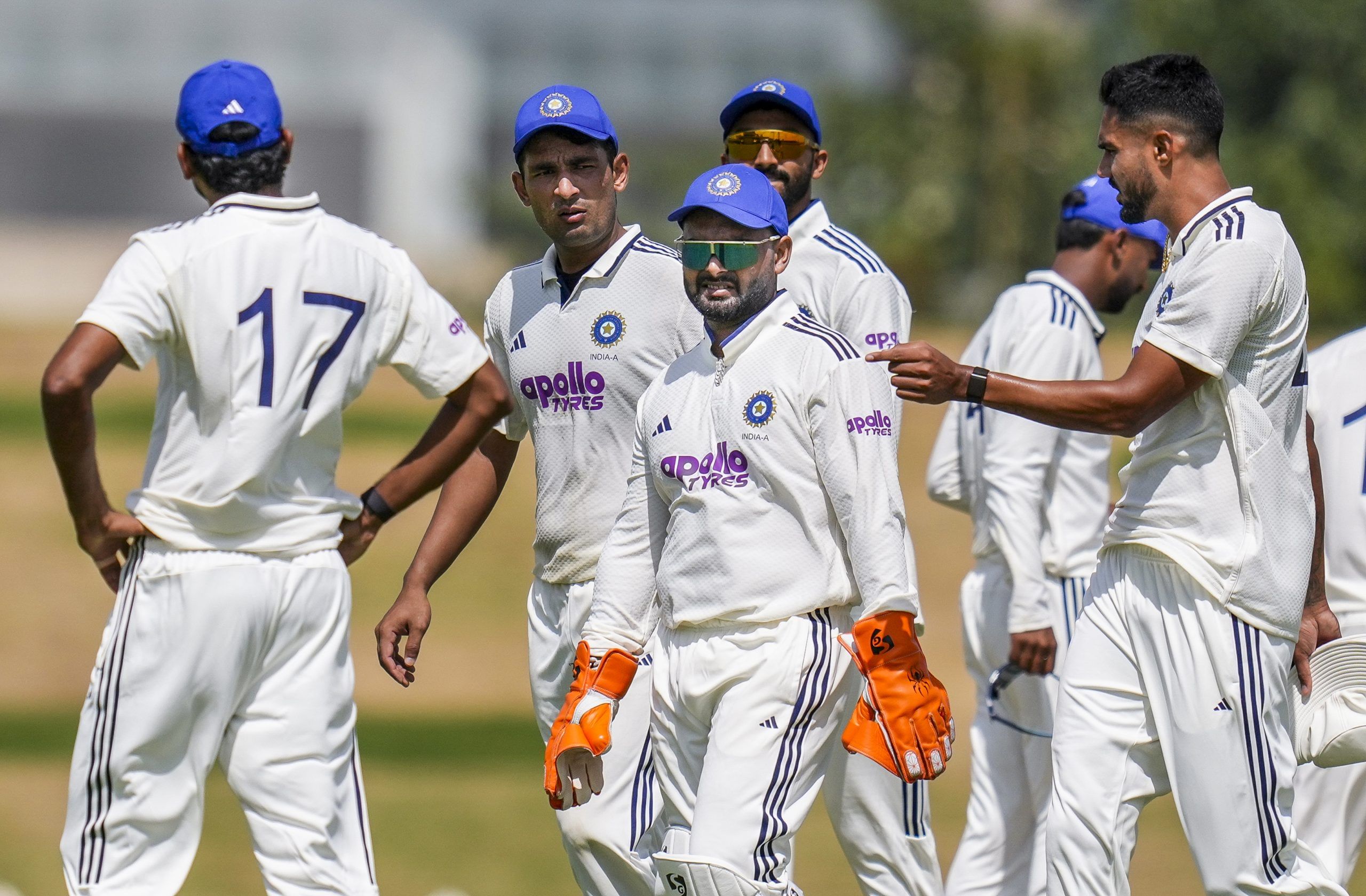 ആദ്യം ബാറ്റ് ചെയ്ത ദക്ഷിണാഫ്രിക്ക എ 309 റൺസിന് ഓളൗട്ടാവുകയായിരുന്നു. ജോർഡൻ ഹെർമൻ 71 റൺസെടുത്ത്ന് ടോപ്പ് സ്കോററായി. സുബൈർ ഹംസ (66), റൂബിൻ ഹെർമൻ (54) എന്നിവരും ഫിഫ്റ്റി തികച്ചു. ഇന്ത്യക്കായി നാല് വിക്കറ്റ് വീഴ്ത്തിയ തനുഷ് കോടിയനാണ് തിളങ്ങിയത്. 
