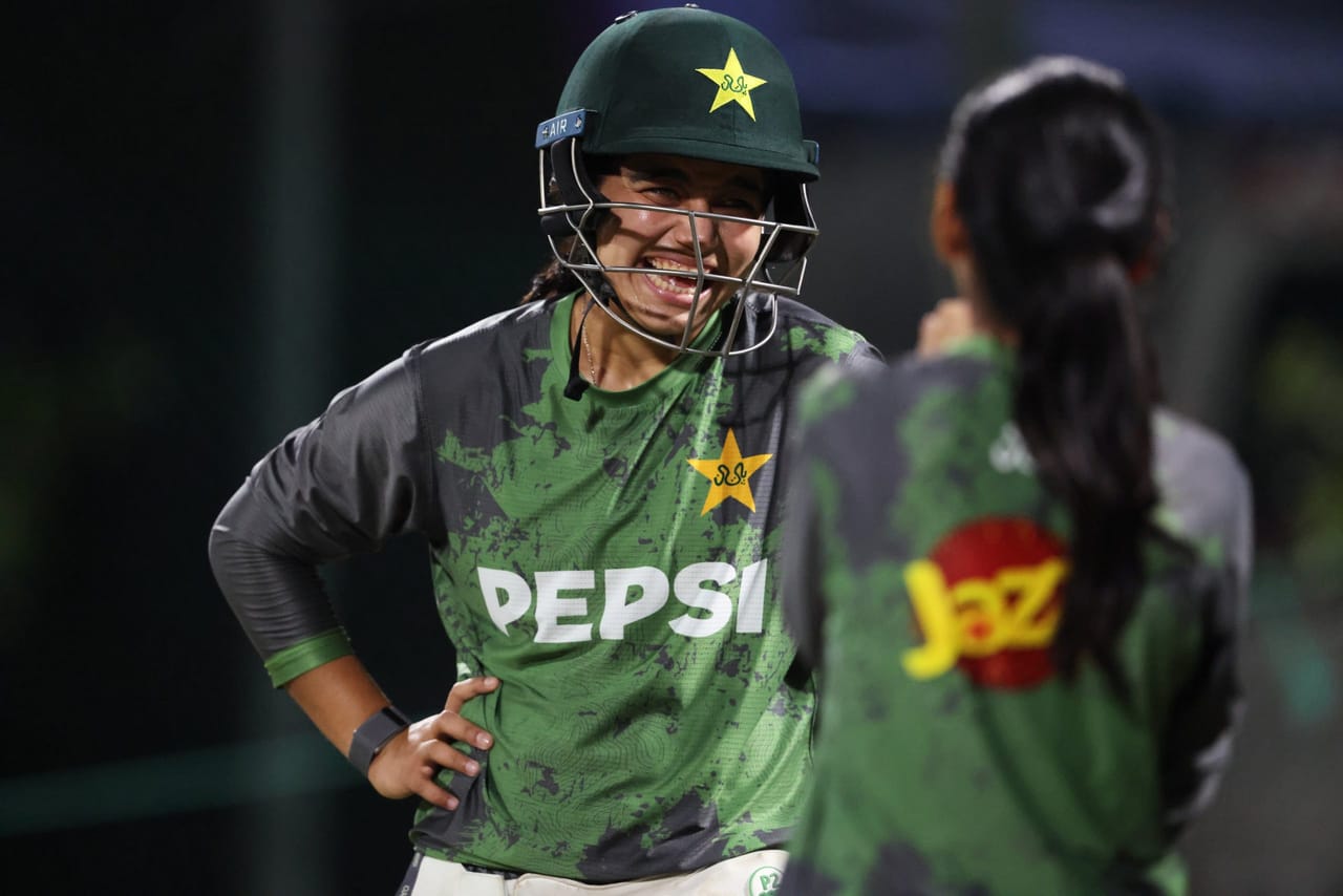 വനിതാ ലോകകപ്പിൽ ഇന്ത്യയും പാകിസ്താനും തമ്മിൽ ഏറ്റുമുട്ടുന്നു. ഈ മാസം അഞ്ചിനാണ് ഇന്ത്യയും പാകിസ്താനും തമ്മിലുള്ള ഹൈ വോൾട്ടേജ് മത്സരം. ശ്രീലങ്കയെ ആർ പ്രേമദാസ സ്റ്റേഡിയത്തിൽ ഇന്ത്യൻ സമയം വൈകുന്നേരം മൂന്ന് മണിക്ക് മത്സരം ആരംഭിക്കും. 