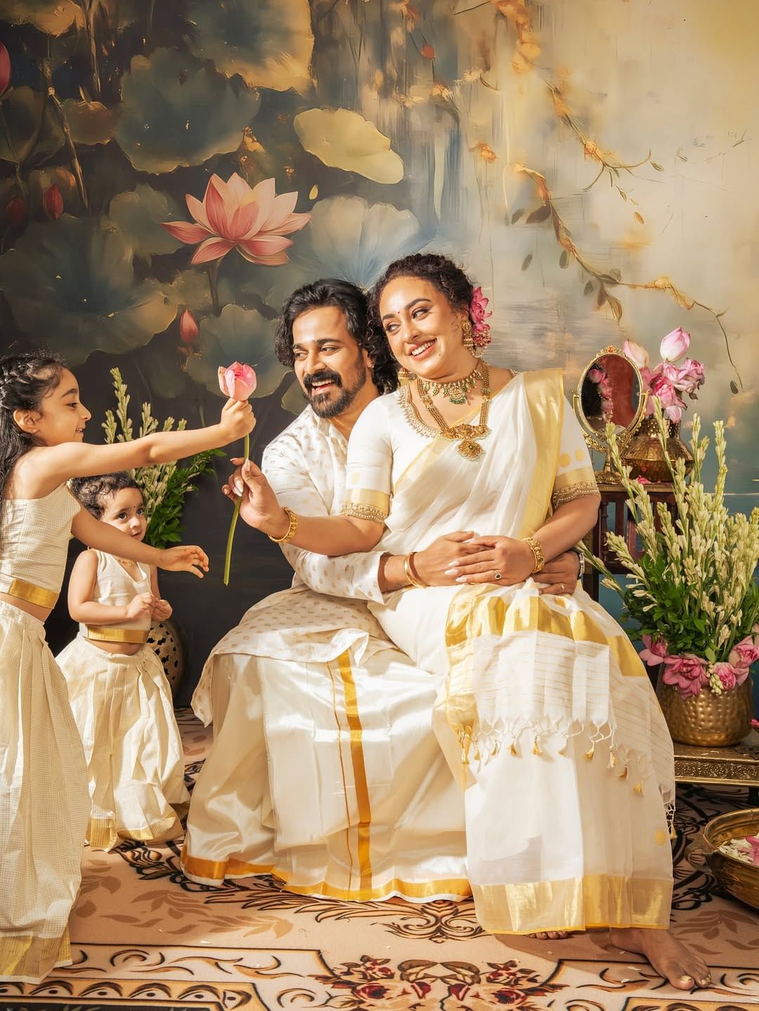 ഷോയിൽ നിന്ന് പുറത്ത് വന്നതിനു ശേഷം ഇരുവരും വിവാഹിതരായി. പിന്നാലെ കണ്ടത് ആരും കൊതിക്കുന്ന ദാമ്പത്യജീവിതമാണ്. ഇപ്പോൾ ഇരുവർക്കും രണ്ട് പെൺമക്കൾ ഉണ്ട്. ഇപ്പോഴിതാ ഇരുവരുടെയും ബിഗ് ബോസ് പ്രണയ കഥയെ കുറിച്ച് പേളി പറഞ്ഞ വാക്കുകളാണ് സോഷ്യൽ മീഡിയയിൽ വൈറലാകുന്നത്.