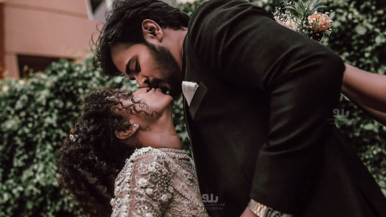 ടെലിവിഷൻ പരിപാടികളിൽ അവതാരകയായിരുന്ന പേളിയുടെ ജീവിതത്തിൽ വലിയ മാറ്റങ്ങള്ഡ സംഭവിച്ചത് ശ്രീനിഷ് ജീവിതത്തിലേക്ക് വന്നതിനു ശേഷമാണെന്നു പറയാം. കാരണം അതിനുശേഷമാണ് പേളി തന്റെ കരിയറിലും ഇഷ്ടങ്ങളിലും കൂടുതൽ ശ്രദ്ധ കൊടുത്തു തുടങ്ങിയത്. യഥാർത്ഥത്തിൽ വിവാഹത്തിനു ശേഷം ആരും പ്രകതീക്ഷിക്കാത്ത തരത്തിലുള്ള ഒരു പേളിയെ ആണ് കാണാൻ സാധിച്ചത്. കുടുംബത്തിനും കുട്ടികൾക്കും കരിയറിനും ഓരേ പോലെ പ്രാധാന്യം നൽകുന്ന പേളി പലർക്കും ഒരു പ്രചോദനമാണ്. ഒന്നിച്ചു നിന്നാൽ സക്സസ് ആകാൻ സാധിക്കുമെന്ന് ഉത്തമ ഉദാഹരണം കൂടിയാണ് ഈ ​ദമ്പതികൾ. ആർക്കും അസൂയ തോന്നും വിധത്തിലുള്ള നേട്ടങ്ങളാണ് ഇവർ കൈവരിക്കുന്നത്. (photo credit: pearle maaney/instagram)