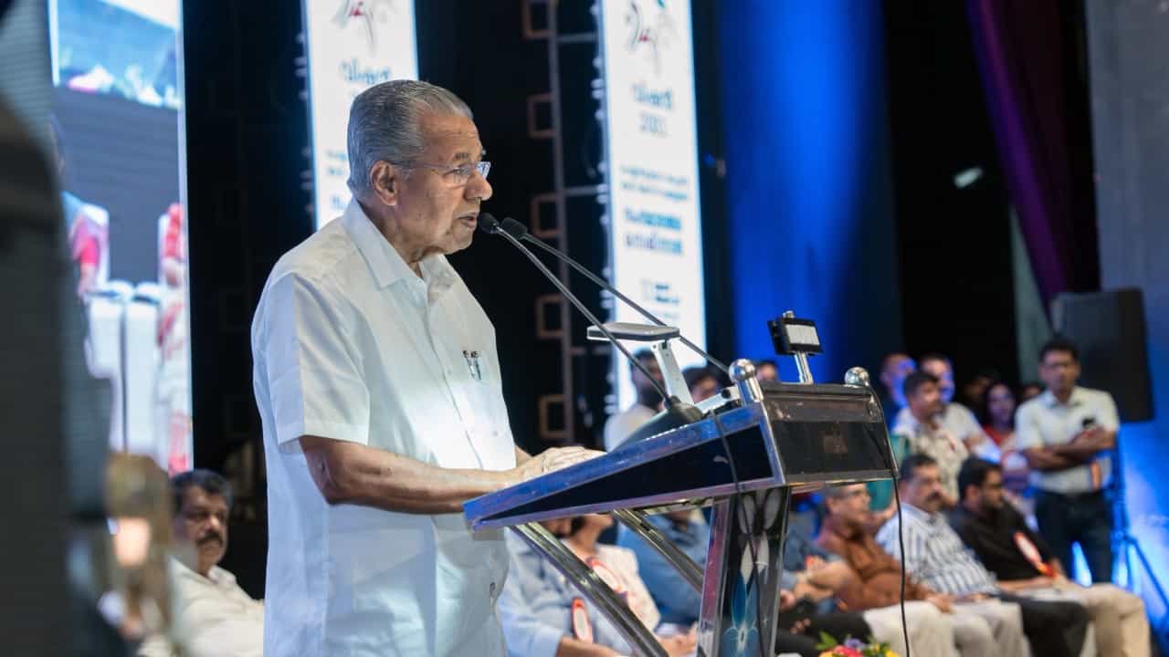 Pinarayi Vijayan: വർധിച്ച പെൻഷൻ നവംബറിൽ തന്നെ വിതരണം ചെയ്യും; കുടിശ്ശികയിലെ അവസാന ഗഡുവും ലഭ്യമാക്കും: വാഗ്ദാനവുമായി മുഖ്യമന്ത്രി