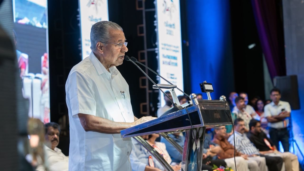 Pinarayi Vijayan: വർധിച്ച പെൻഷൻ നവംബറിൽ തന്നെ വിതരണം ചെയ്യും; കുടിശ്ശികയിലെ അവസാന ഗഡുവും ലഭ്യമാക്കും: വാഗ്ദാനവുമായി മുഖ്യമന്ത്രി