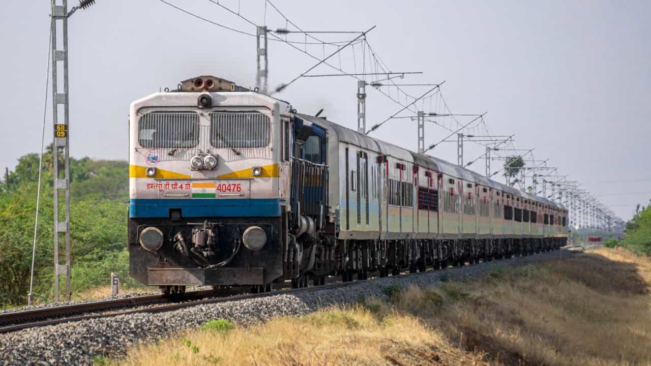 Railway Update: മംഗളൂരുവിൽ നിന്ന് തിരുവനന്തപുരത്തേക്കും തിരിച്ചും പ്രത്യേക ട്രെയിൻ; ബുക്കിങ് ആരംഭിച്ചെന്ന് റെയിൽവേ