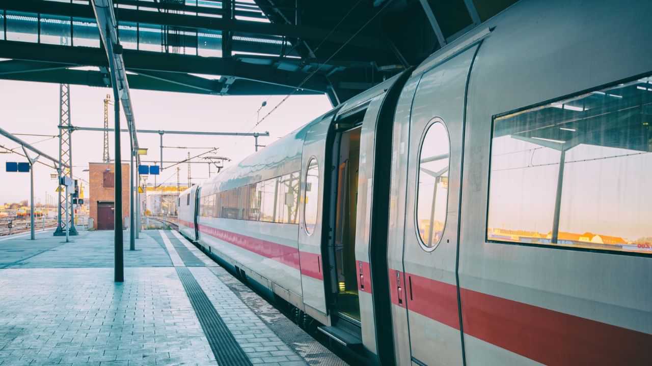 RRB JE Recruitment 2025: റെയിൽവേയിൽ വീണ്ടും അവസരം; ഇത്തവണ രണ്ടായിരത്തിലധികം ഒഴിവുകൾ