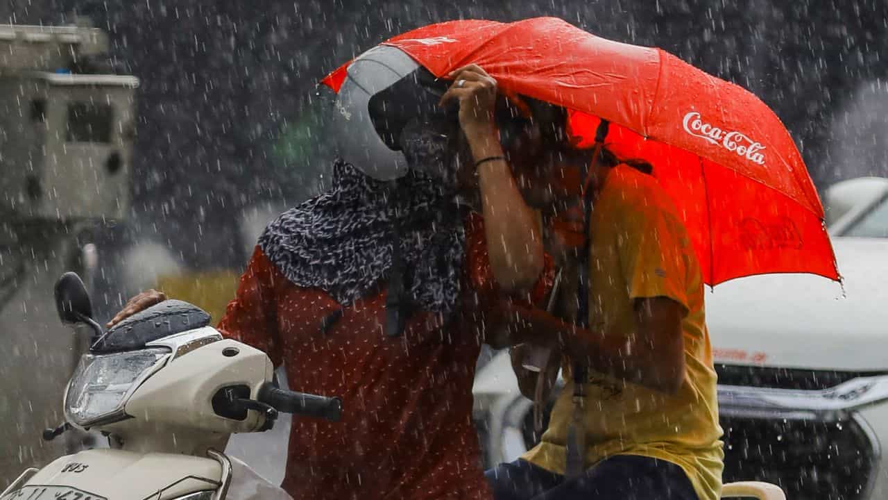 Kerala Rain Alert: വരുന്നൂ... അതിശക്തമായ മഴയും ഇടിമിന്നലും! വിവിധ ജില്ലകളിൽ ഓറഞ്ച്, യെല്ലോ അലർട്ട്