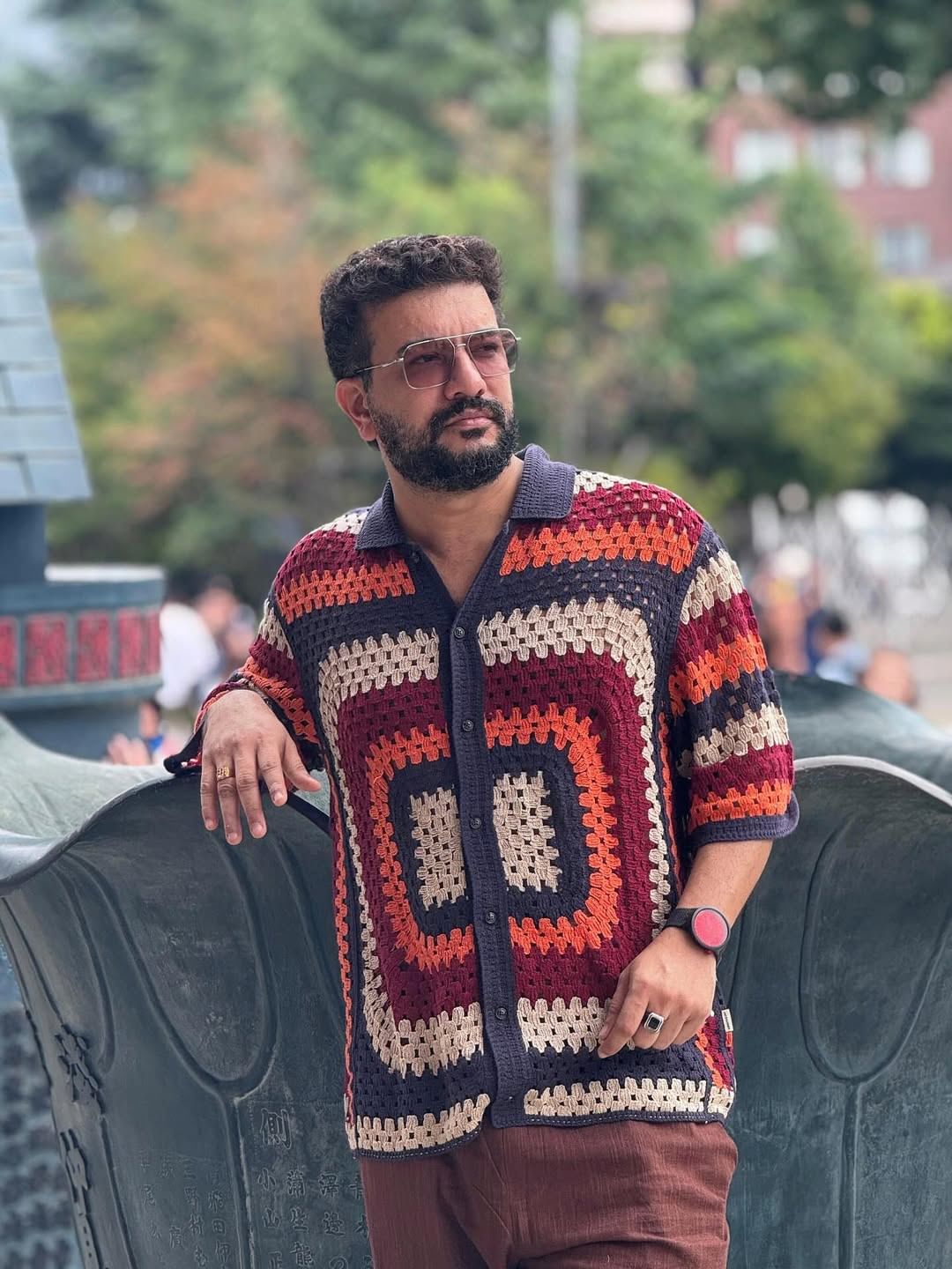 ഇതൊക്കെ കഴിഞ്ഞ താൻ ഫേസ്ബുക്ക് തുറന്നുനോക്കിയപ്പോൾ തന്റെ പോസ്റ്റിനു താഴെ  ചീത്ത വിളികൾ വരുന്നുവെന്നാണ് താരം പറയുന്നത്. കൂട്ടുകാരൻ മരിച്ച് കിടക്കുമ്പോഴാണോ പിറന്നാൾ ആഘോഷിക്കുന്നതെന്ന് ചോദിച്ചാണ് ചീത്തയെന്നും താരം പറയുന്നു. ഇത് കണ്ട് താൻ ആ പോസ്റ്റ് ഡിലീറ്റ് ചെയ്‍തു കളഞ്ഞു.