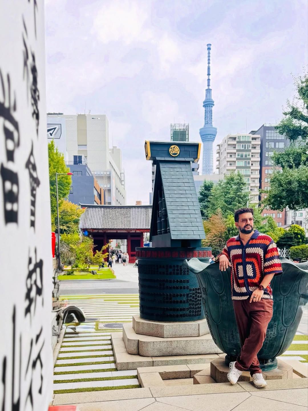 ദുബായിൽ ഒന്നര മണിക്കൂറോളം സമയ വ്യത്യാസമുണ്ട്. നാല് മണിയായപ്പോൾ മിമിക്രി ആർട്ടിസ്റ്റ് അസോസിയേഷന്റെ ഷാജോൺ ചേട്ടൻ വിളിച്ച് ഇങ്ങനെ ഒരു അപകടമുണ്ടായി, മഹേഷ് കുഞ്ഞുമോന് പരിക്കേറ്റുവെന്നും കൊല്ലം സുധി മരണപ്പെട്ടു എന്ന് പറഞ്ഞു. 
