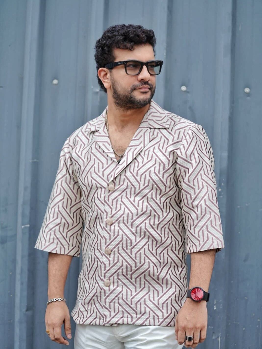 മലയാളികളുടെ പ്രിയ താരമാണ് നടനും കൊമേഡിയനുമായ  രമേശ് പിഷാരടി. സോഷ്യൽ മീഡിയയിൽ സജീവമായ താരം പങ്കുവയ്ക്കുന്ന പല പോസ്റ്റുകളും ഏറെ ശ്രദ്ധിക്കപ്പെടാറുണ്ട്. ഇപ്പോഴിതാ താൻ പങ്കുവച്ച ഒരു പോസ്റ്റിനെ കുറിച്ചും അത്  ഡിലീറ്റ് ചെയ്‍തതിനെകുറിച്ചും സംസാരിക്കുകയാണ് രമേശ് പിഷാരടി. (Image Credits: Instagram)