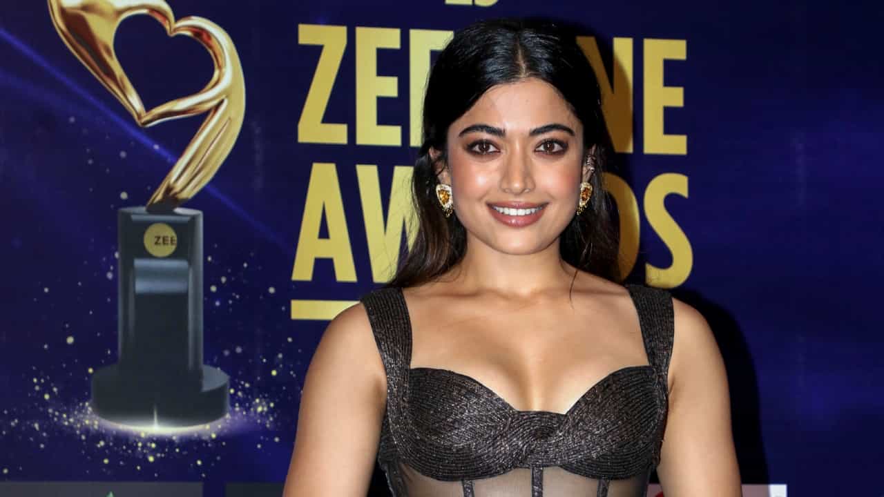 Rashmika Mandanna: ഞാൻ കൂടുതൽ സമയം ജോലി ചെയ്യാറുണ്ട്, ബുദ്ധിമുട്ടാണ്; ദീപിക പദുക്കോണിനെ പിന്തുണച്ച് രശ്മിക Rashmika Mandanna: ഞാൻ കൂടുതൽ സമയം ജോലി ചെയ്യാറുണ്ട്, ബുദ്ധിമുട്ടാണ്; ദീപിക പദുക്കോണിനെ പിന്തുണച്ച് രശ്മിക
