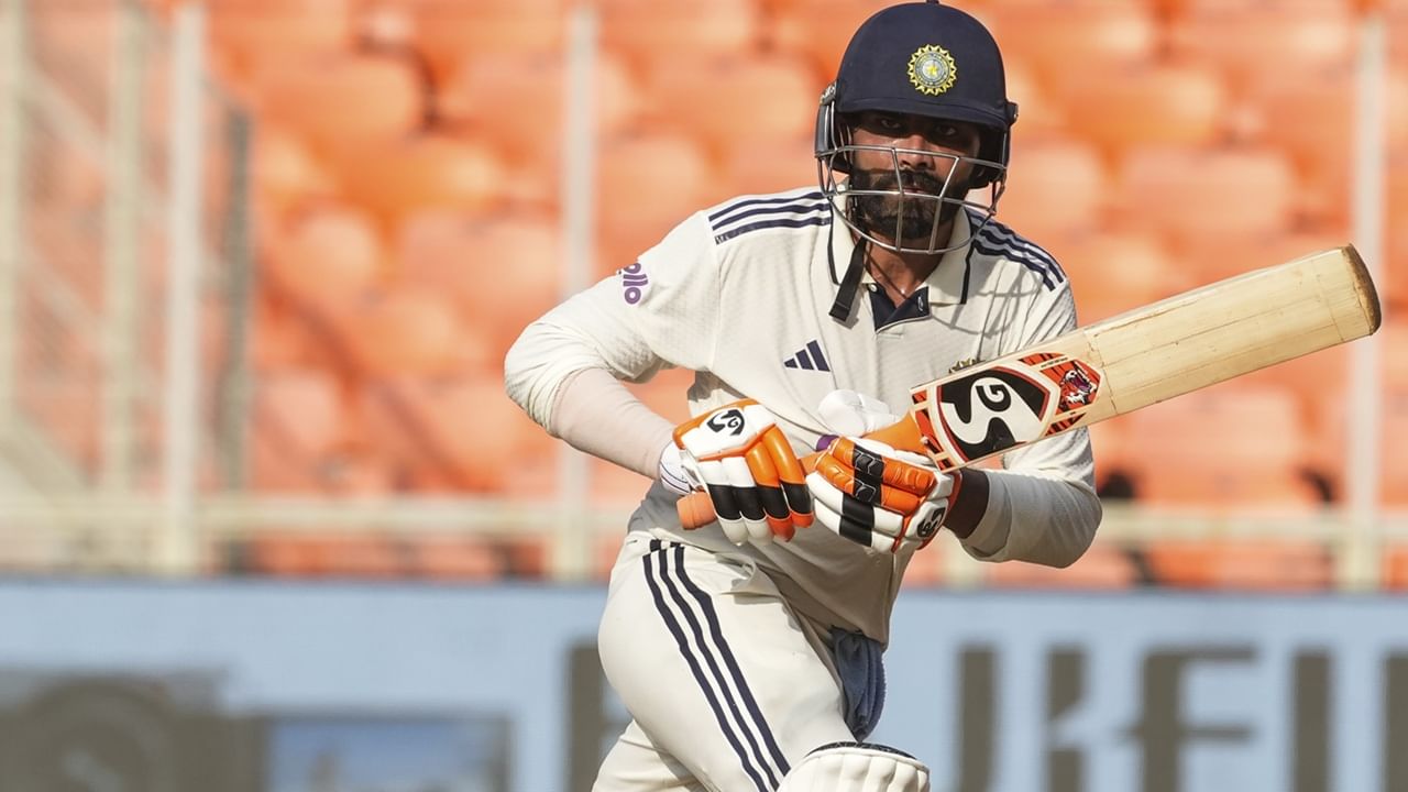 ടീമിന്റെ പ്ലാനുകളില്‍ ജഡേജയുമുണ്ടെന്നും അഗാര്‍ക്കര്‍ വ്യക്തമാക്കി. പക്ഷേ, സ്ഥാനങ്ങള്‍ക്കായി ചില മത്സരങ്ങളുണ്ടാകും. ചാമ്പ്യൻസ് ട്രോഫി ടീമിൽ ജഡേജ ഉണ്ടായിരുന്നുവെന്നും, അവിടെ കൂടുതല്‍ സ്പിന്നര്‍മാരെ ആവശ്യമായിരുന്നുവെന്നും അഗാര്‍ക്കര്‍ വ്യക്തമാക്കി (Image Credits: