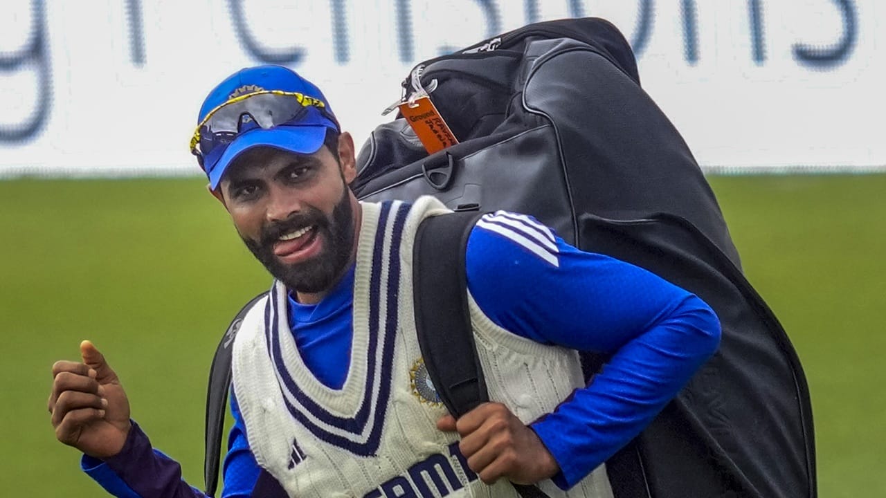 ജഡേജയുടെ മാര്‍ഗങ്ങളടഞ്ഞിട്ടില്ലെന്ന് അഗാര്‍ക്കര്‍ പറയുന്നുണ്ടെങ്കിലും അതത്ര വിശ്വസനീയമല്ല. ഏകദിനത്തിലേക്ക് ജഡേജയുടെ തിരിച്ചുവരവ് അത്ര എളുപ്പമാകില്ലെന്നാണ് വിലയിരുത്തല്‍. താരം ടി20യില്‍ നിന്ന് നേരത്തെ വിരമിച്ചിരുന്നു (Image Credits: PTI)