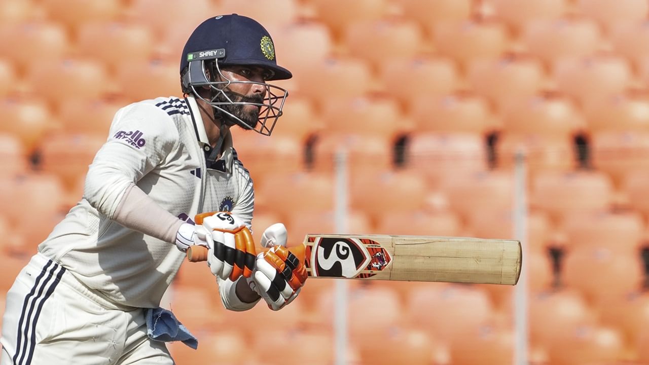 അദ്ദേഹം മികച്ച താരമാണ്. മികച്ച ബൗളറും, ബാറ്ററും, ഫീല്‍ഡറുമാണ്. പക്ഷേ, ഈ പരമ്പരയില്‍ മൂന്ന് മത്സരങ്ങള്‍ മാത്രമേയുള്ളൂ. ചെറിയ പരമ്പരയാണ്. എല്ലാവരെയും ഉള്‍പ്പെടുത്താന്‍ സാധിക്കില്ലെന്നും അഗാര്‍ക്കര്‍ പറഞ്ഞു (Image Credits: