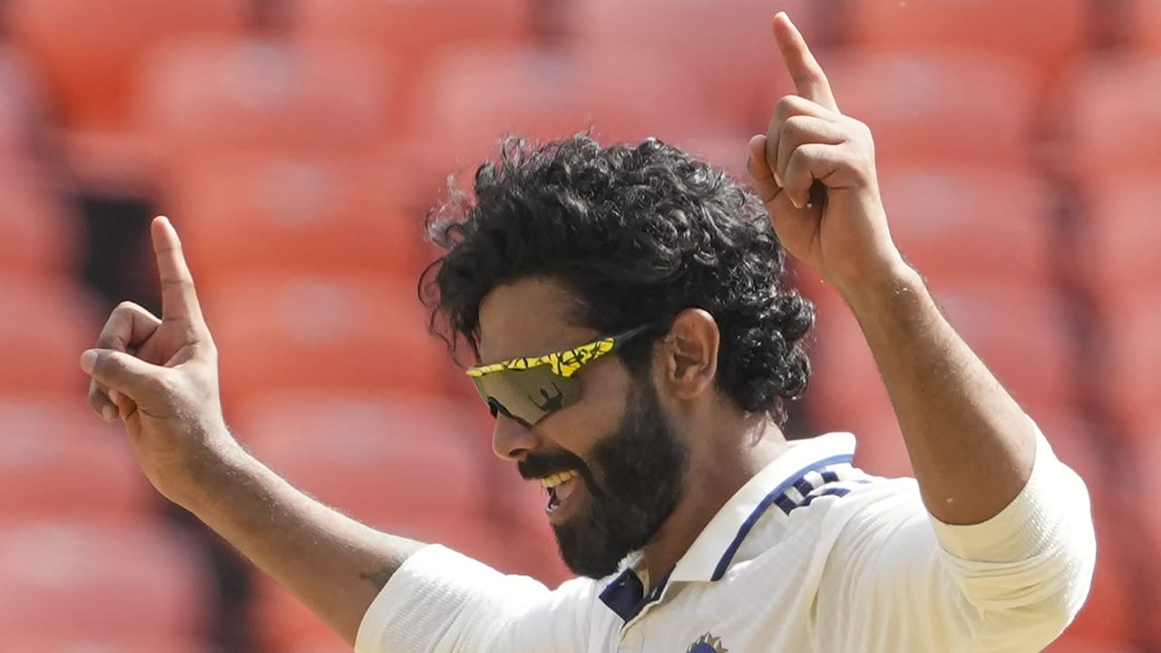 ഓസ്‌ട്രേലിയക്കെതിരായ ഏകദിന പരമ്പരയ്ക്കുള്ള ഇന്ത്യന്‍ സ്‌ക്വാഡിനെ പ്രഖ്യാപിച്ചപ്പോള്‍ അതില്‍ നിരവധി സര്‍പ്രൈസുകളുണ്ടായിരുന്നു. രോഹിത് ശര്‍മയ്ക്ക് പകരം ശുഭ്മാന്‍ ഗില്ലിനെ ക്യാപ്റ്റനാക്കിയതും, സഞ്ജു സാംസണ് പകരം ധ്രുവ് ജൂറലിനെ ബാക്ക് അപ്പ് കീപ്പറാക്കിയതും അപ്രതീക്ഷിതമായി. ഓള്‍ റൗണ്ടര്‍ രവീന്ദ്ര ജഡേജയെ തഴഞ്ഞതായിരുന്നു മറ്റൊരു സര്‍പ്രൈസ് (Image Credits: PTI)