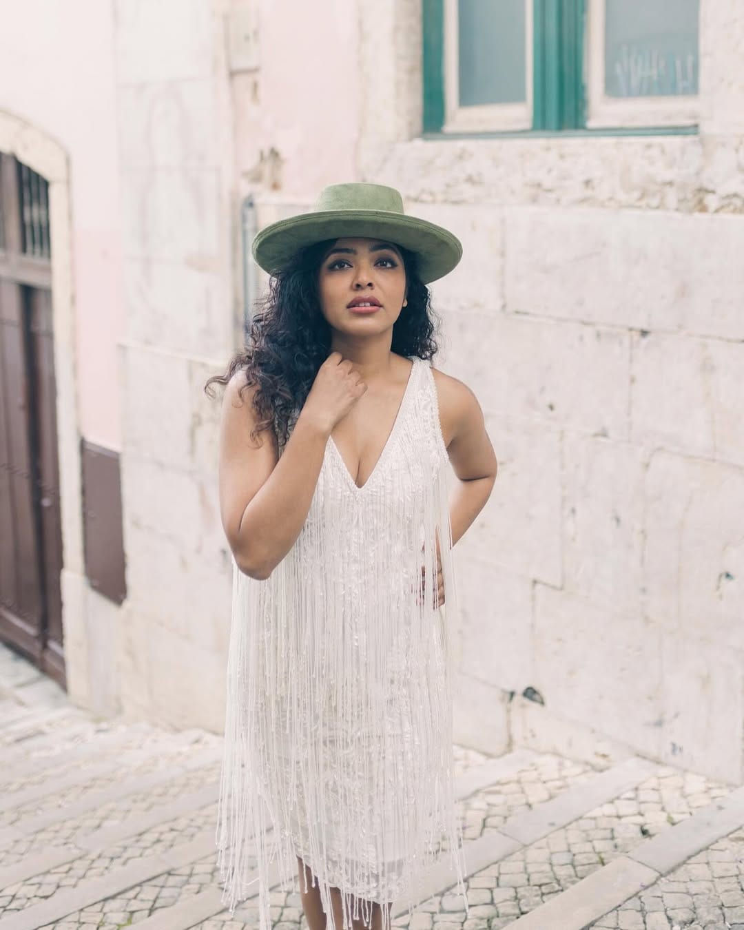   വിവാഹം എന്നത് നിങ്ങളുടെ ജീവിതത്തിലേക്ക് പുതിയതായി  ഒന്നും കൂട്ടിച്ചേർക്കുന്നില്ലെന്നും അത് കാരണം നിരവധി പ്രശ്നങ്ങളും ഉണ്ടാകുന്നുണ്ട് എന്നും റിമ കല്ലിങ്കൽ പറഞ്ഞു. കല്യാണം കഴിച്ച് കഴിഞ്ഞപ്പോഴാണ് തനിക്ക് ആ തിരിച്ചറിവ് ഉണ്ടായതെന്നും റിമ പറയുന്നു. ദി ന്യൂ ഇന്ത്യൻ എക്സ്പ്രസിന് നൽകിയ അഭിമുഖത്തിലായിരുന്നു റിമ ഇക്കാര്യം പറഞ്ഞത്.