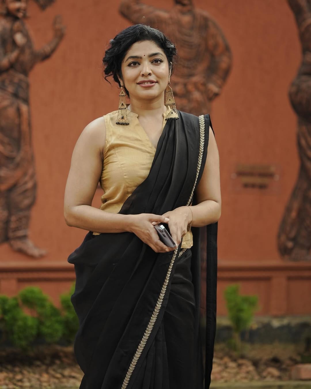 താനും ആഷിഖും (ആഷിഖ് അബു) പണ്ട് പ്രേമിച്ചിരുന്നതിനേക്കാൾ  സുന്ദരമായിട്ടാണ് ഇപ്പോൾ പ്രേമിക്കുന്നത്. അവിടെ വിവാഹത്തിന്റെ ആവശ്യമില്ല എന്നാണ് ഞങ്ങൾ മനസിലാക്കുന്നത്.  വിവാഹം കഴിച്ച് കഴിഞ്ഞപ്പോഴാണ് തങ്ങൾക്ക് ആ തിരിച്ചറിവ് ഉണ്ടായതെന്നും താരം പറയുന്നു.