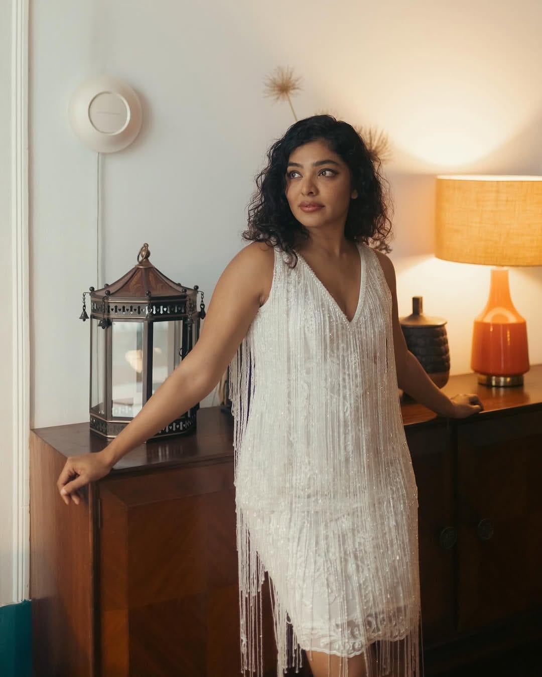 തനിക്ക് വിവാഹം കഴിക്കാൻ പോലും പ്ലാൻ ഇല്ലായിരുന്നു. പിന്നെ പാരന്റ്സിന് സമാധാനം ആകുമല്ലോ എന്ന് കരുതി ഒരു ഒപ്പിടും. നൂറ്റാണ്ടുകളായി സമൂഹത്തിൽ നിലനിൽക്കുന്ന ചില കണ്ടീഷനിംഗും അതോടൊപ്പം വരുന്നുവെന്നും റിമ കല്ലിങ്കൽ പറഞ്ഞു. 2013 ലാണ് സംവിധായകൻ ആഷിഖ് അബുവും റിമയും വിവാഹിതരാകുന്നത്.