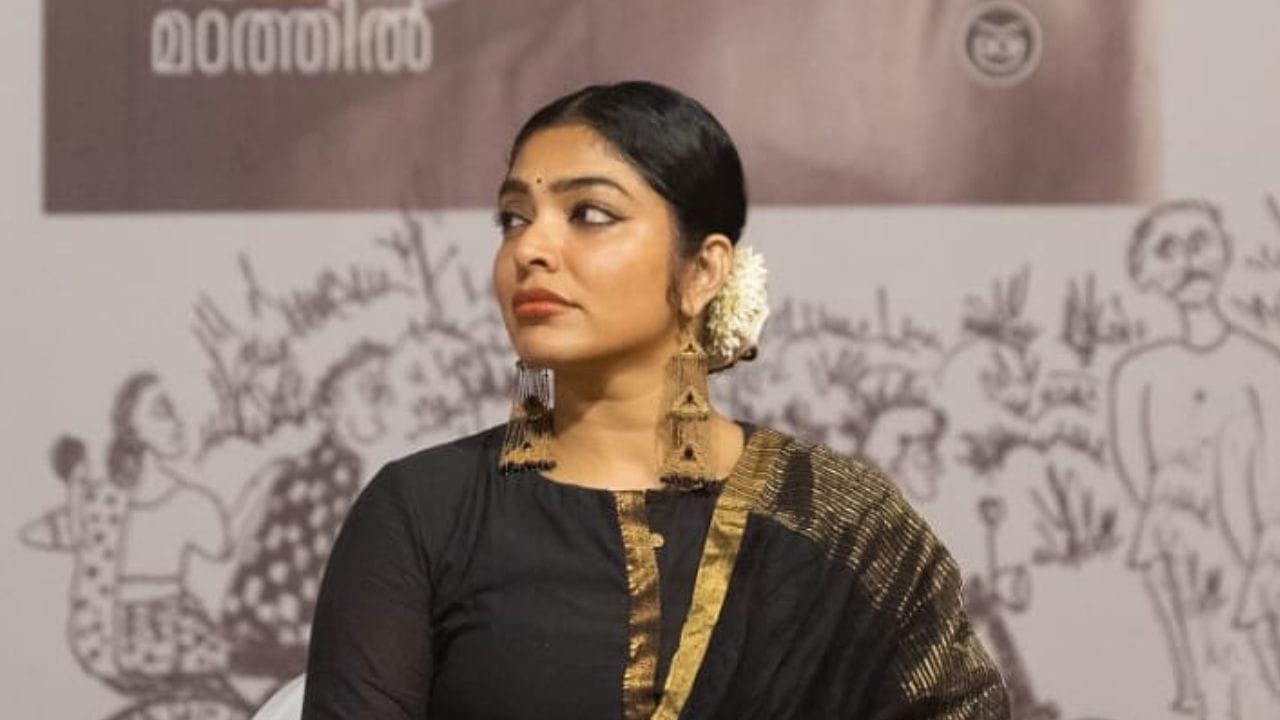 ചെയ്ത കഥാപാത്രങ്ങൾ എല്ലാം തന്നെ വൈവിധ്യമാർന്ന സ്ത്രീ ജീവിതങ്ങളെ പ്രേകഷകർക്ക് മുന്നിൽ തുറന്നു കാണിക്കുന്ന തരത്തിലുള്ളവയായിരുന്നു. അതിനാൽ തന്നെ റിമ കല്ലിങ്കലിന്റെ കഥാപാത്രങ്ങൾ എന്നും പ്രേക്ഷക മനസ്സിൽ വേറിട്ടു നിന്നു. അവയിൽ പ്രധാനമാണ് 22 ഫീമെയിൽ കോട്ടയം എന്ന ചിത്രത്തിലെ ടെസാ കെ എബ്രഹാം, നീലത്താമരയിലെ അമ്മിണി എന്ന കഥാപാത്രം വൈറസ് എന്ന ചിത്രത്തിലെ സിസ്റ്റർ അഖില എന്നിവ.(Photo credit: Instgarm)
