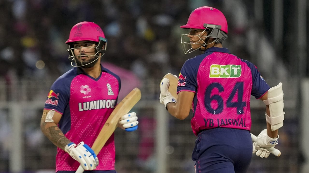 യശ്വസി ജയ്‌സ്വാളിനെ ക്യാപ്റ്റനാക്കാനാണ് റോയല്‍സിന്റെ നീക്കമെന്നാണ് റിപ്പോര്‍ട്ട്. എന്നാല്‍ ഒരു സീസണ്‍ കൂടി കഴിഞ്ഞ ശേഷമാകും ജയ്‌സ്വാളിന് ക്യാപ്റ്റന്‍സി കൈമാറുന്നത്. അങ്ങനെയെങ്കില്‍ അടുത്ത സീസണില്‍ റിയാന്‍ പരാഗ് റോയല്‍സിനെ നയിച്ചേക്കും  (Image Credits: PTI)