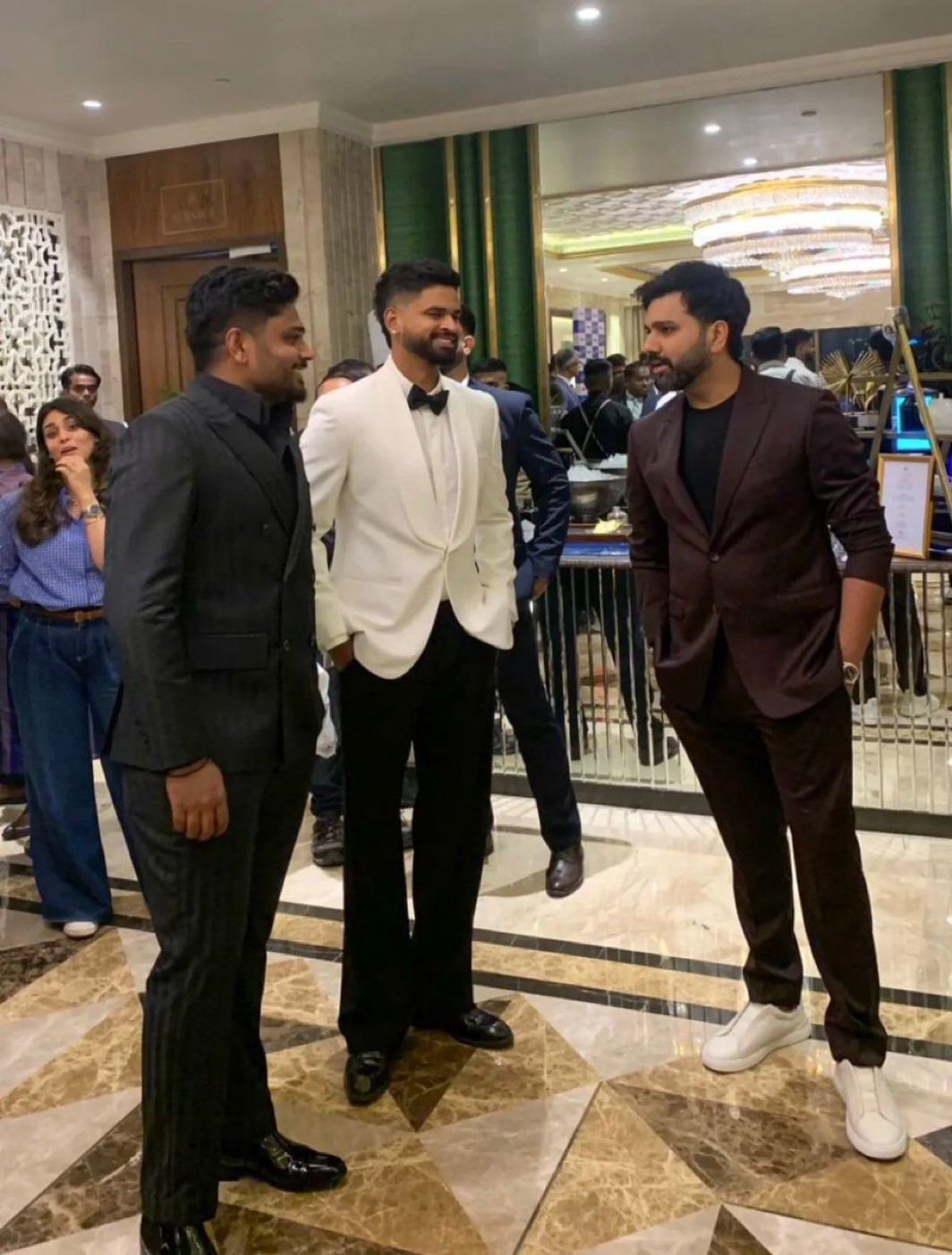 ഈ മാസം 19നാണ് ഇന്ത്യയുടെ ഓസ്ട്രേലിയൻ പര്യടനം ആരംഭിക്കുക. മൂന്ന് ഏകദിനവും അഞ്ച് ടി20യുമാണ് പര്യടനത്തിലുള്ളത്. ഏകദിന ടീം നായകസ്ഥാനത്തുനിന്ന് രോഹിതിനെ മാറ്റി പകരം ഗില്ലിനെ നിയമിച്ചിരുന്നു. ടി20 ടീമിൽ മലയാളി താരം സഞ്ജു സാംസണും ഉൾപ്പെട്ടിട്ടുണ്ട്.