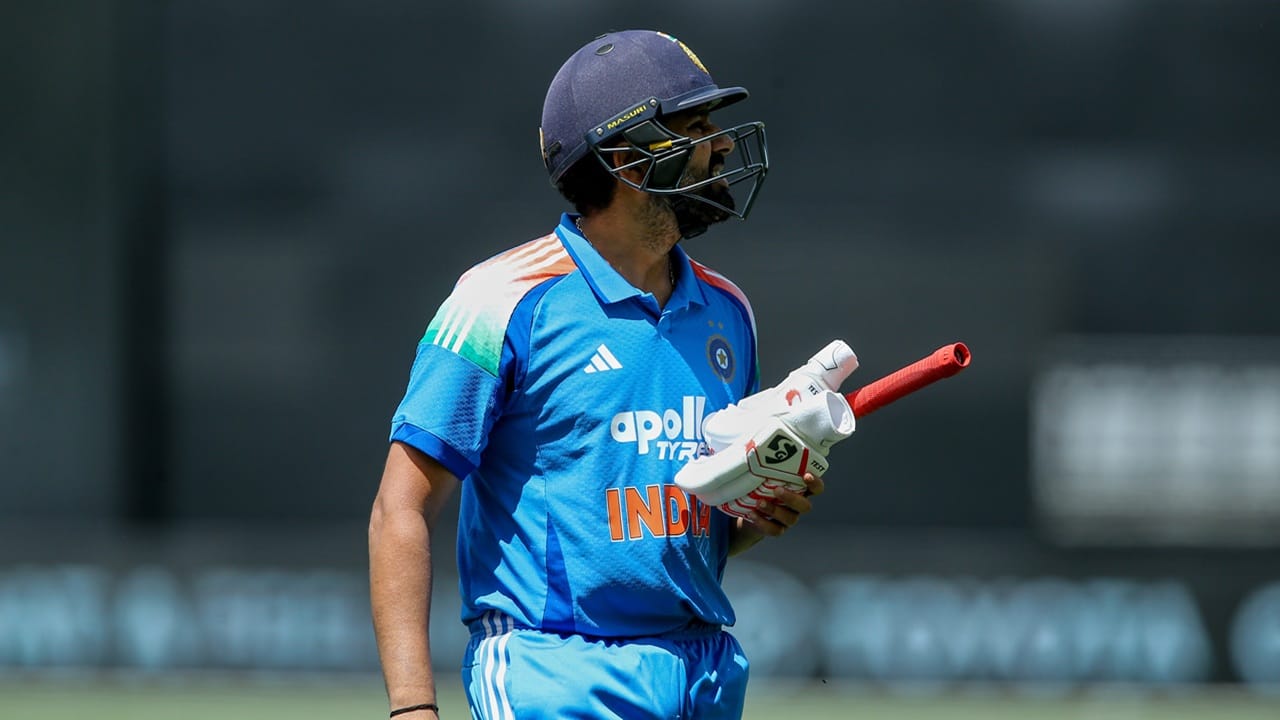 രോഹിതിനും, കോഹ്ലിക്കും സംഭവിച്ചത് എന്താണെന്ന് മുന്‍ താരം ഇര്‍ഫാന്‍ പത്താന്‍ ചൂണ്ടിക്കാട്ടി. ഫിറ്റ്‌നസ്‌ പ്രധാന കാര്യമാണ്. അതാണ് രോഹിതിനെ ബുദ്ധിമുട്ടിച്ചതെന്ന് പത്താന്‍ പറഞ്ഞു  (Image Credits: PTI)