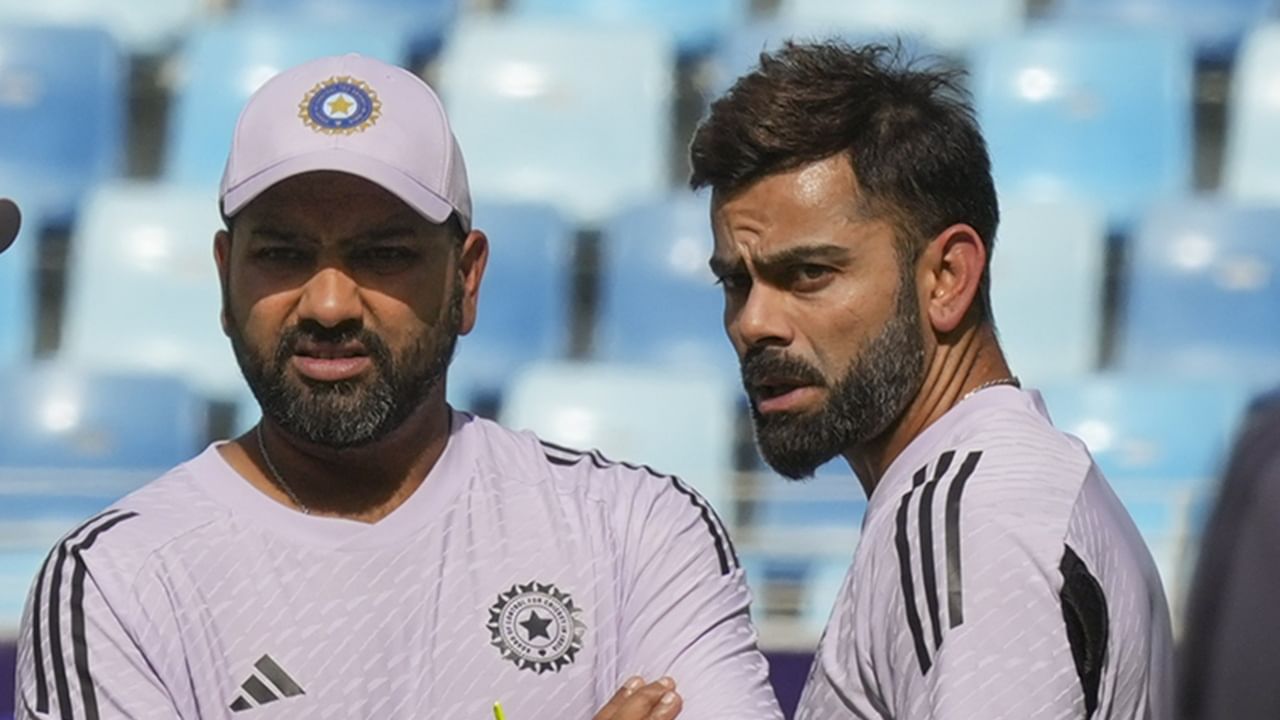 ഓസ്‌ട്രേലിയക്കെതിരായ ഏകദിന പരമ്പരയിലെ ആദ്യ മത്സരത്തില്‍ സീനിയര്‍ താരങ്ങളായ വിരാട് കോഹ്ലിയും, രോഹിത് ശര്‍മയും മോശം പ്രകടനമാണ് പുറത്തെടുത്തത്. രോഹിത് 14 പന്തില്‍ എട്ട് റണ്‍സെടുത്തു. എട്ട് പന്ത് നേരിട്ട കോഹ്ലി പൂജ്യത്തിന് പുറത്തായി (Image Credits: PTI)