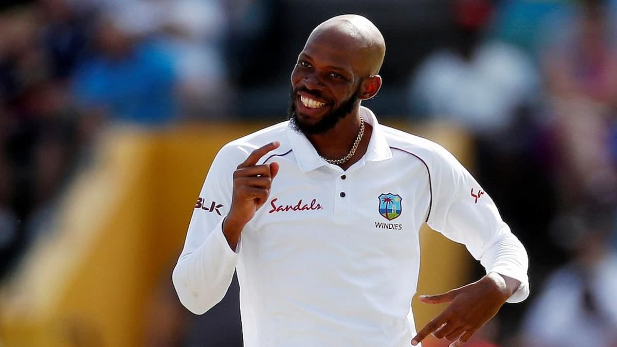 ടോസ് നേടി ബാറ്റിംഗ് തിരഞ്ഞെടുത്ത ബംഗ്ലാദേശ് നിശ്ചിത 50 ഓവറിൽ ഏഴ് വിക്കറ്റ് നഷ്ടപ്പെടുത്തി നേടിയത് 213 റൺസാണ്. എട്ട് പേർ ബംഗ്ലാ നിരയിൽ രണ്ടക്കം കടന്നു. മറുപടി ബാറ്റിംഗിൽ 100 റൺസെടുക്കുന്നതിനിടെ വെസ്റ്റ് ഇൻഡീസിന് നാല് വിക്കറ്റ് നഷ്ടപ്പെട്ടുകഴിഞ്ഞു.
