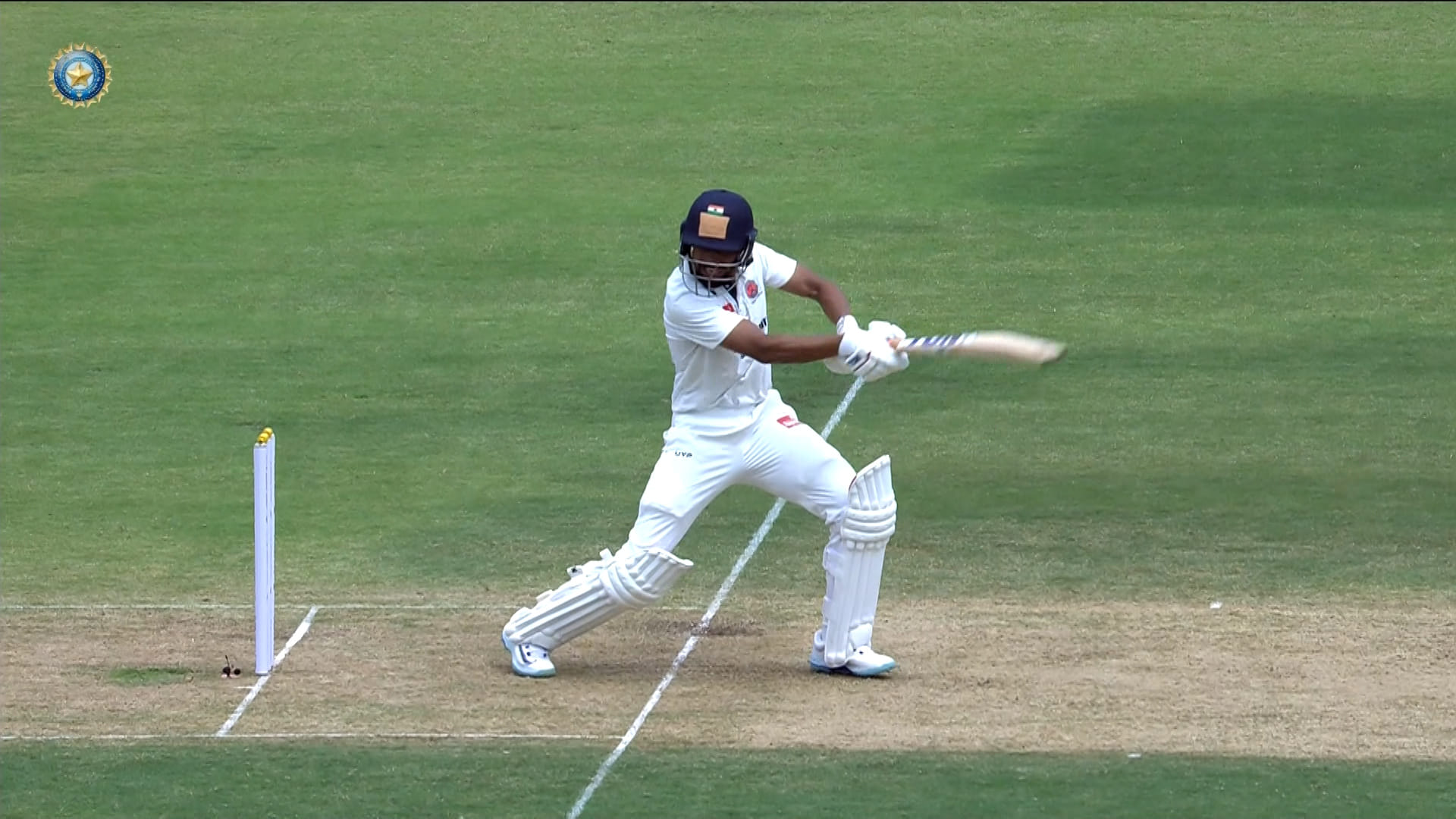 രണ്ടാം ഇന്നിംഗ്സിൽ രണ്ട് വിക്കറ്റ് നഷ്ടത്തിൽ മഹാരാഷ്ട്ര 224 റൺസെന്ന നിലയിൽ നിൽക്കെ രണ്ട് ക്യാപ്റ്റന്മാരും സമനിലയ്ക്ക് സമ്മതിക്കുകയായിരുന്നു. ഋതുരാജ് ഗെയ്ക്വാദും സിദ്ധേഷ് വീറും 55 റൺസ് വീതം നേടി പുറത്താവാതെ നിൽക്കുമ്പോഴാണ് കളി മതിയാക്കിയത്.
