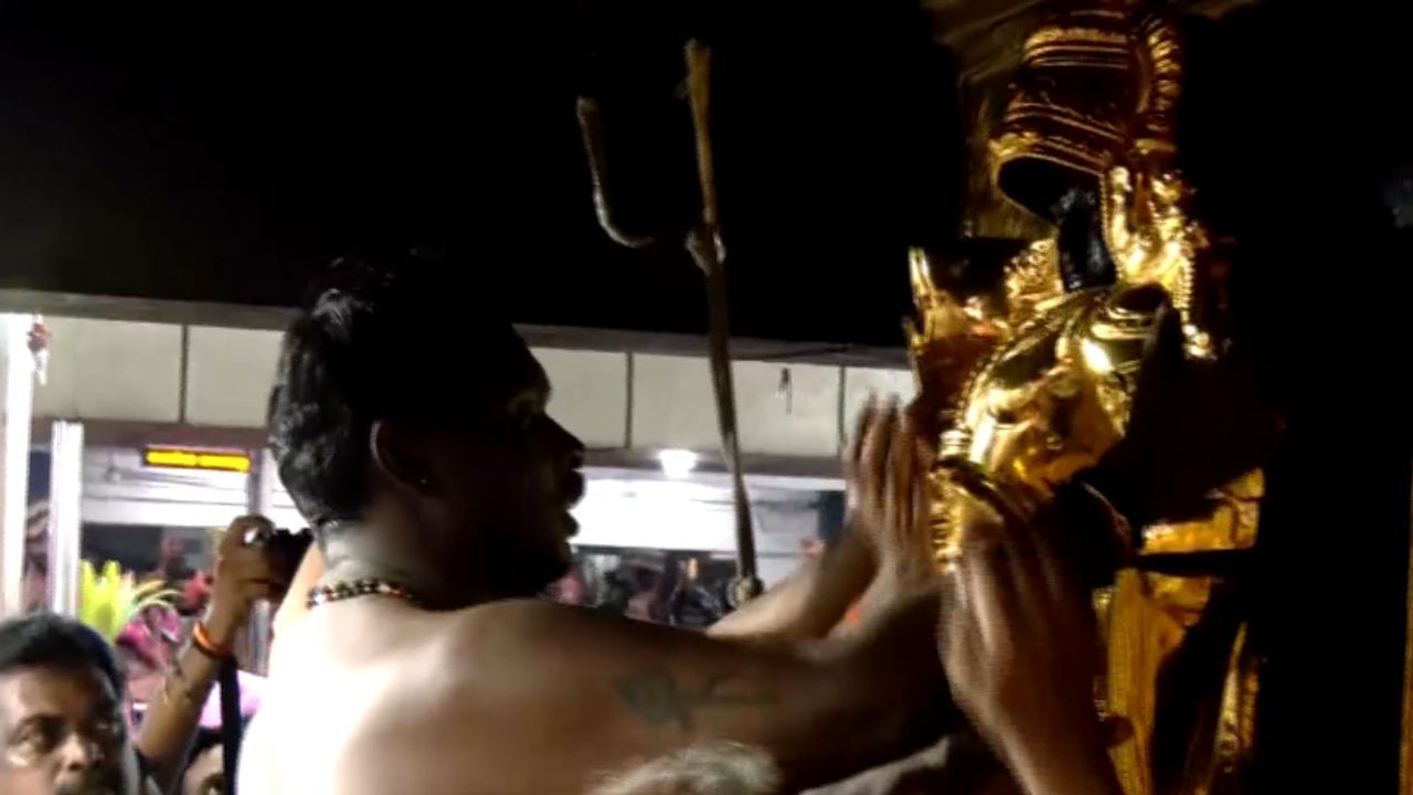 Sabarimala : ദ്വാരപാലക ശിൽപങ്ങളിൽ സ്വർണപ്പാളികൾ പുനഃസ്ഥാപിച്ചു; തുലാമാസ പൂജകൾക്കായി ശബരിമല നട തുറന്നു, മേൽശാന്തി നറുക്കെടുപ്പ് നാളെ