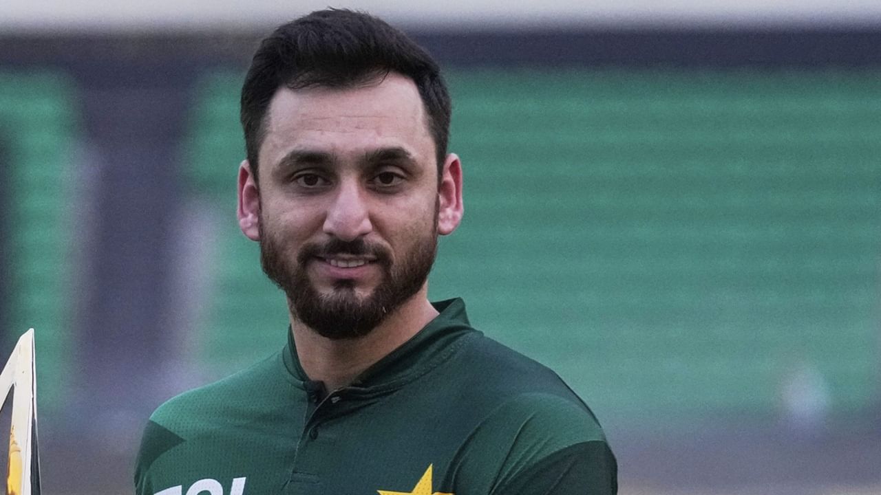 ഏഷ്യാ കപ്പിലെ തോല്‍വിയാണ് സല്‍മാന്‍ അലി ആഗയ്ക്ക് തിരിച്ചടിയായത്. ഏഷ്യാ കപ്പില്‍ ഇന്ത്യയോട് കളിച്ച മൂന്ന് മത്സരങ്ങളിലും പാകിസ്ഥാന്‍ തോറ്റു. ഗ്രൂപ്പ്, സൂപ്പര്‍ ഫോര്‍, ഫൈനല്‍ മത്സരങ്ങളിലായിരുന്നു തോല്‍വി (Image Credits: PTI)