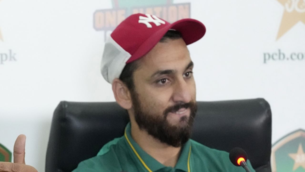 ക്യാപ്റ്റന്‍സിയിലും, വ്യക്തിഗത പ്രകടനത്തിലും സല്‍മാന്‍ വളരെ മോശമായിരുന്നു. ഏഴ് മത്സരങ്ങളില്‍ നിന്ന് നേടിയത് 72 റണ്‍സ് മാത്രം. 80.90 ആയിരുന്നു സ്‌ട്രൈക്ക് റേറ്റ്. ശരാശരി 12 റണ്‍സ് (Image Credits: PTI)