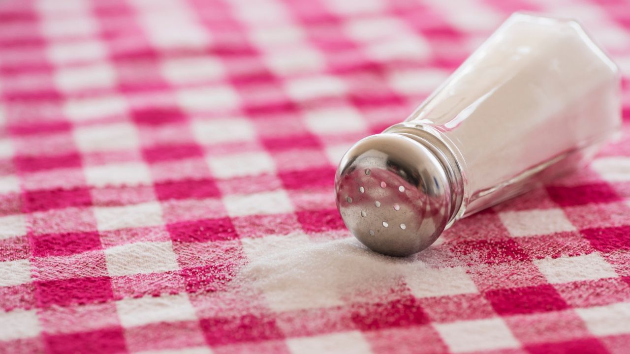 രക്തത്തിന്റെ അളവ് വർദ്ധിക്കുമ്പോൾ അത് രക്തക്കുഴലുകളിലൂടെ ഒഴുകാൻ കൂടുതൽ ശക്തി ആവശ്യമായി വരുന്നു ഇത് രക്തക്കുഴലുകളിൽ സമ്മർദ്ദം ഉണ്ടാക്കുകയും ഉയർന്ന രക്തസമ്മർദ്ദത്തിന് കാരണമാവുകയും ചെയ്യുന്നു. (Photo: Credits: Getty Images)