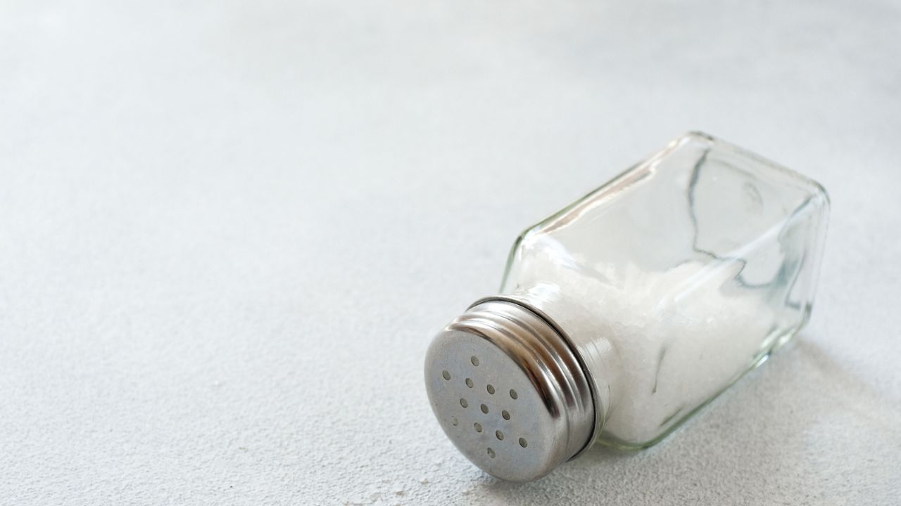 ഇന്ന് എല്ലാവരും നേരിടുന്ന ഒരു ജീവിതശൈലി രോഗമാണ് രക്തസമ്മർദ്ദം അഥവാ ബ്ലഡ് പ്രഷർ. രക്തസമ്മർദ്ദം വർദ്ധിക്കുന്നത് വലിയ ആരോഗ്യപ്രശ്നത്തിലേക്കാണ് നയിക്കുക. എന്താണ് യഥാർത്ഥത്തിൽ രക്തസമ്മർദ്ദം. ഹൃദയം രക്തം പമ്പ് ചെയ്യുമ്പോൾ രക്തക്കുഴലുകളിൽ ഉണ്ടാകുന്ന ഏറ്റവും കൂടിയ മർദ്ദത്തിനെയാണ് രക്തസമ്മർദ്ദം എന്ന് പറയുന്നത്. (Photo: Credits: Getty Images)