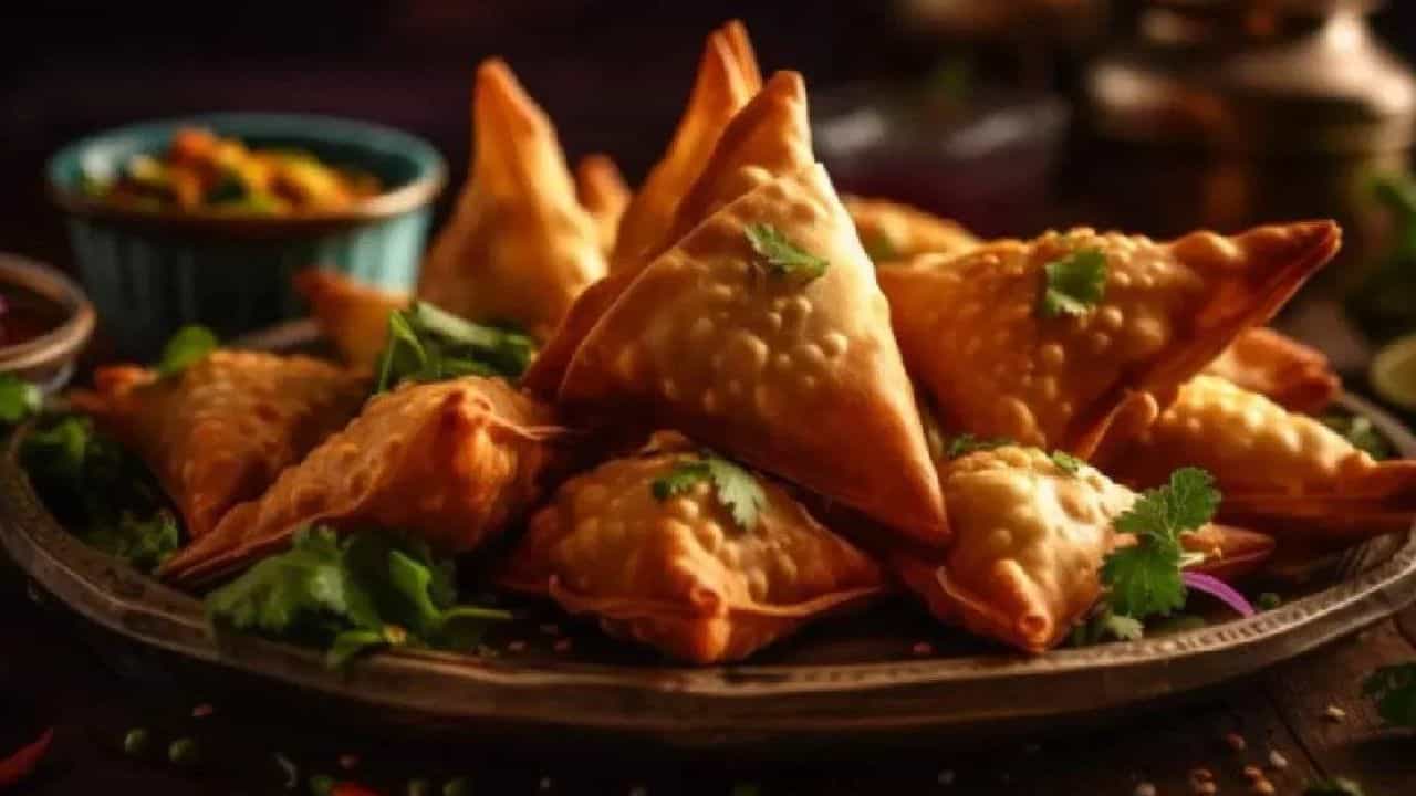 Unhealthy Eating Habit: 20 രൂപയുടെ സമൂസ തിന്നാൽ 3 ലക്ഷത്തിന്റെ ആൻജിയോപ്ലാസ്റ്റി സ്വന്തമാക്കാം; ഈ ശീലങ്ങൾ അനാരോ​ഗ്യകരമെന്ന് മുന്നറിയിപ്പ്