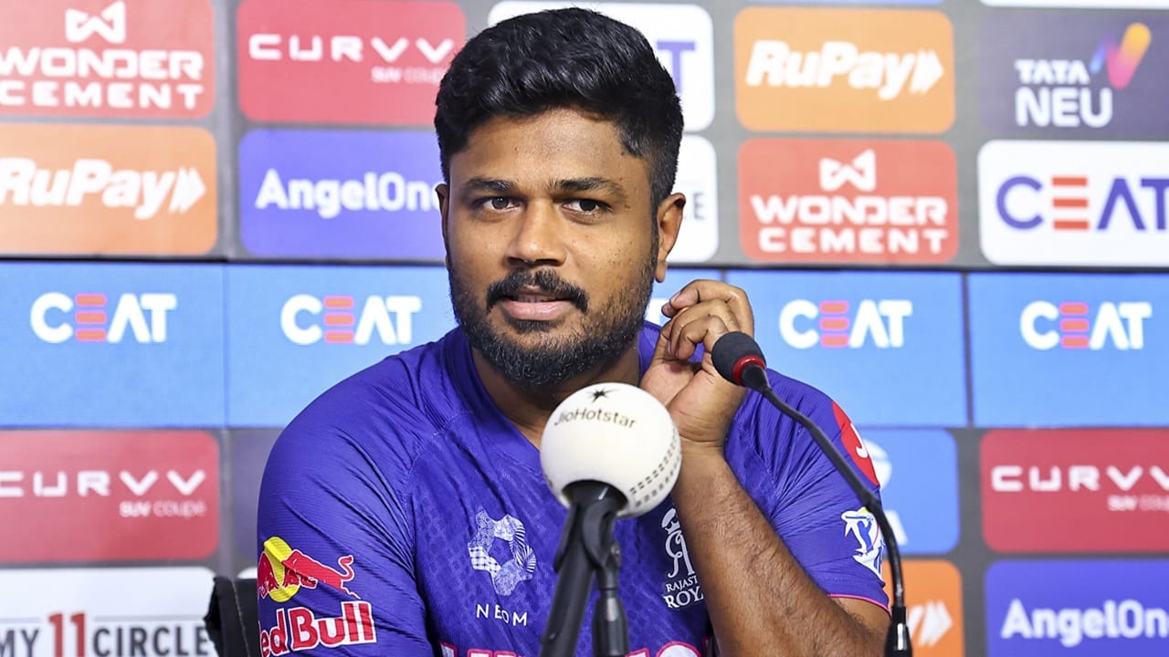 ഡല്‍ഹി ക്യാപിറ്റല്‍സ്, ചെന്നൈ സൂപ്പര്‍ കിങ്‌സ്, കൊല്‍ക്കത്ത നൈറ്റ് റൈഡേഴ്‌സ് എന്നീ ഫ്രാഞ്ചെസികള്‍ക്ക് സഞ്ജുവിനെ സ്വന്തമാക്കാന്‍ താല്‍പര്യമുണ്ടെന്നാണ് അഭ്യൂഹം. എന്നാല്‍ സഞ്ജു മാത്രമല്ല മറ്റൊരു താരം കൂടി റോയല്‍സ് വിടാന്‍ ആഗ്രഹിക്കുന്നുവെന്നാണ് റിപ്പോര്‍ട്ട്. മറ്റാരുമല്ല, ധ്രുവ് ജൂറലാണ് ആ താരം  (Image Credits: PTI)