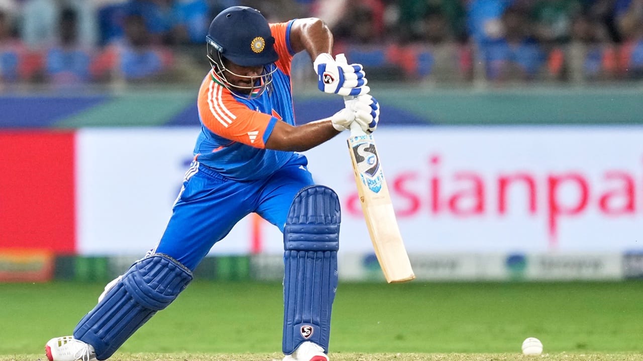 ടി20 പരമ്പരയിലുള്ള സഞ്ജു സാംസണ്‍ അടക്കമുള്ള താരങ്ങള്‍ 22ന് പുറപ്പെടുന്ന ബാച്ചിലുണ്ടായേക്കും. നിലവില്‍ കേരളത്തിനായി രഞ്ജി ട്രോഫി കളിക്കുകയാണ് സഞ്ജു. മഹാരാഷ്ട്രയ്‌ക്കെതിരെ സഞ്ജു കളിക്കും. തുടര്‍ന്ന് ഓസ്‌ട്രേലിയയിലേക്ക് പോകും (Image Credits: PTI)