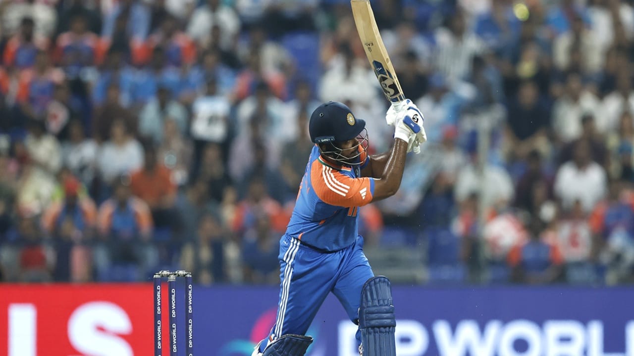 2023 ഡിസംബറില്‍ ദക്ഷിണാഫ്രിക്കയ്‌ക്കെതിരെയാണ് സഞ്ജു അവസാനമായി ഏകദിനത്തില്‍ കളിച്ചത്. ആ മത്സരത്തില്‍ സെഞ്ചുറിയും നേടിയിരുന്നു. 16 ഏകദിനങ്ങളില്‍ നിന്നായി 512 റണ്‍സ് നേടിയ താരത്തിന്റെ ആവറേജ് 56.67 ആണ് (Image Credits: PTI)