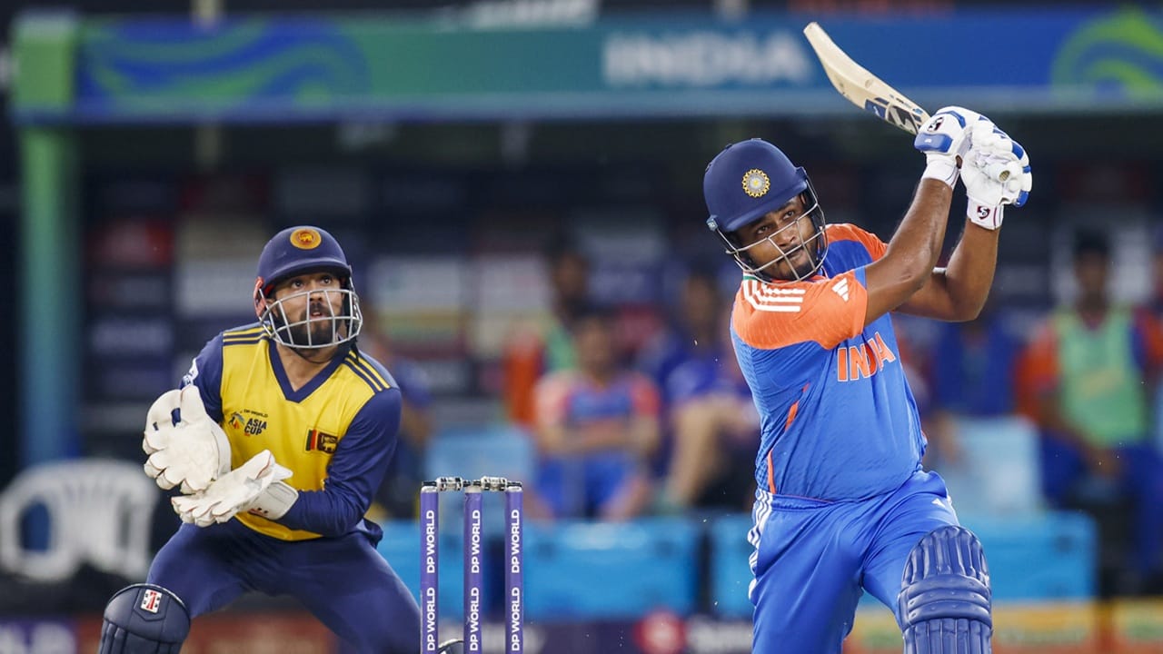 രണ്ടാം വിക്കറ്റ് കീപ്പറായാണ് സഞ്ജുവിന്റെ പേര് ഉള്‍പ്പെട്ടത്. ഏഷ്യാ കപ്പിലും ഇതായിരുന്നു അവസ്ഥ. എന്നിട്ടും സഞ്ജു കളിച്ചു. അതുപോലെ, ഓസീസ് പര്യടനത്തിലും താരം കളിക്കുമെന്നാണ് പ്രതീക്ഷ (Image Credits: PTI)