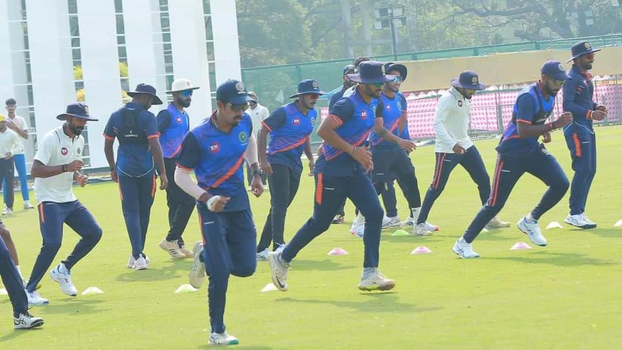 Kerala Ranji Team: കേരള രഞ്ജി ടീം പ്രഖ്യാപിച്ചു: ക്യാപ്റ്റനായി സഞ്ജുവല്ല, സർപ്രൈസ് താരം ടീമിൽ Kerala Ranji Team: കേരള രഞ്ജി ടീം പ്രഖ്യാപിച്ചു: ക്യാപ്റ്റനായി സഞ്ജുവല്ല, സർപ്രൈസ് താരം ടീമിൽ