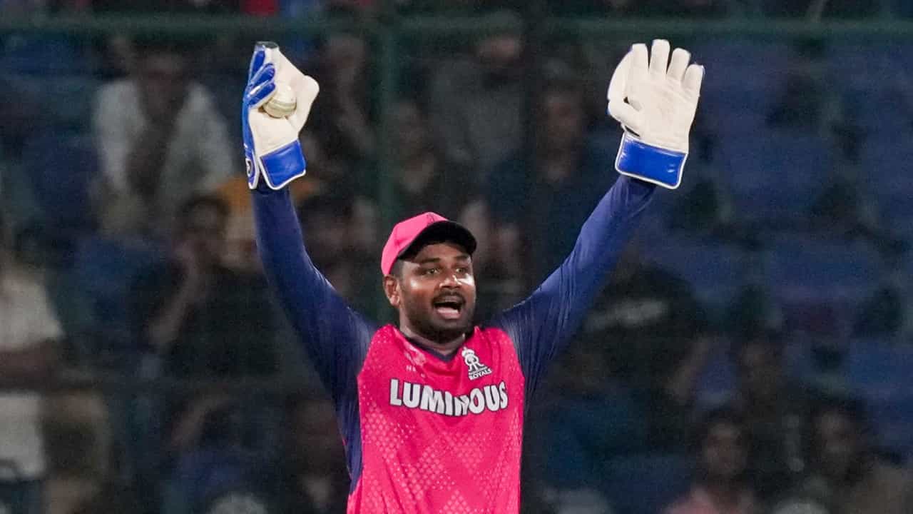 Sanju Samson: രാജസ്ഥാനിൽ തുടർന്നാലും സഞ്ജു ക്യാപ്റ്റനായേക്കില്ല; മാനേജ്മെൻ്റ് ഭാവിയിലേക്ക് ചിന്തിക്കുന്നു എന്ന് അഭ്യൂഹങ്ങൾ