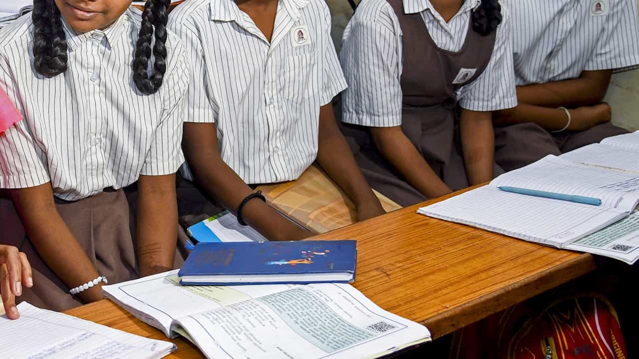 Kerala School Holiday: സംസ്ഥാനത്ത് ഇന്ന് അവധി കൂടുതല്‍ ജില്ലകളിലേക്ക്; റെഡ് അലര്‍ട്ടുള്ള ജില്ലകളില്‍ മാത്രമല്ല