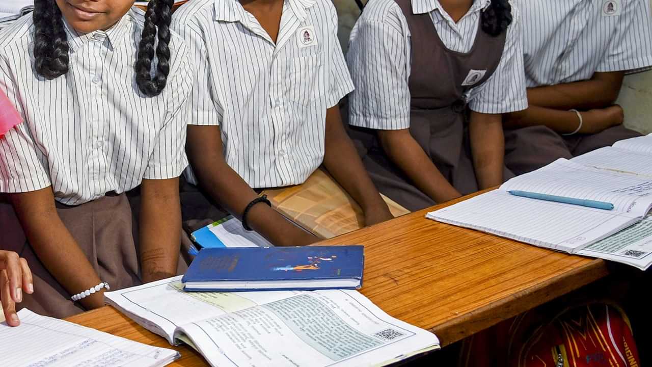 Kerala School Holiday: സംസ്ഥാനത്ത് ഇന്ന് അവധി കൂടുതല്‍ ജില്ലകളിലേക്ക്; റെഡ് അലര്‍ട്ടുള്ള ജില്ലകളില്‍ മാത്രമല്ല