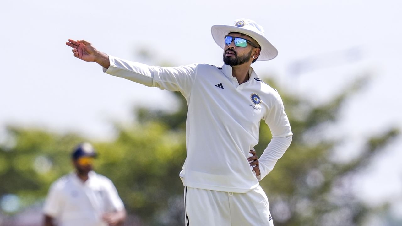 ബിസിസിഐ ശ്രേയസിന്റെ അപേക്ഷ അംഗീകരിച്ചു. നിലവില്‍ പരിമിത ഓവര്‍ ക്രിക്കറ്റുകള്‍ മാത്രമാണ് ശ്രേയസ് കളിക്കുന്നത്. ഏകദിനത്തില്‍ ഇന്ത്യയുടെ നാലാം നമ്പര്‍ സ്ഥാനം താരം അരക്കിട്ടുറപ്പിച്ചിരിക്കുകയാണ്  (Image Credits: PTI)