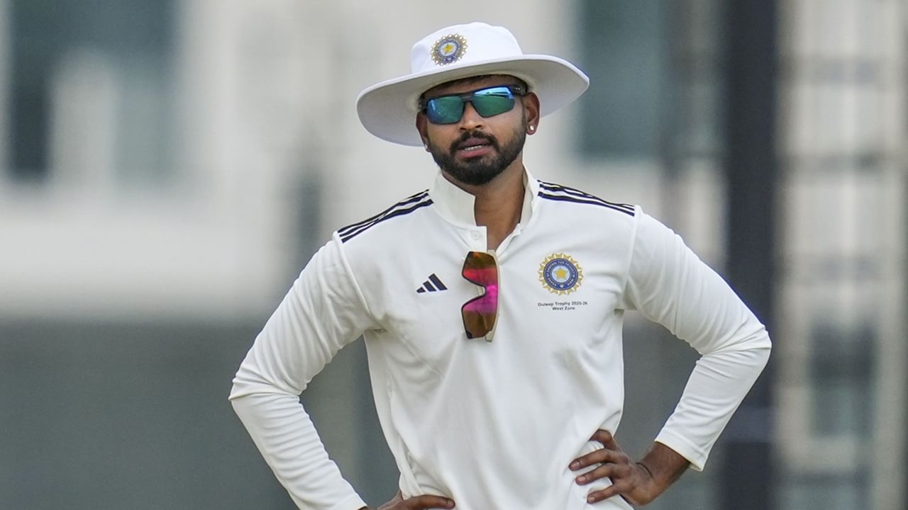 വര്‍ക്ക്‌ലോഡ് ബാലന്‍സ് ചെയ്യുന്നതും, ടെക്‌നിക്ക് മെച്ചപ്പെടുത്തുന്നതും സ്ഥിരതയും ആത്മവിശ്വാസവും നിലനിര്‍ത്തുന്നതിന് പ്രധാനമാണെന്ന് താരം വ്യക്തമാക്കി. ഈ മാസം ആദ്യമാണ് താരം റെഡ് ബോളില്‍ നിന്ന് ആറു മാസത്തെ ഇടവേള അനുവദിക്കണമെന്ന് ബിസിസിഐയോട് അഭ്യര്‍ത്ഥിച്ചത്. പുറംവേദനയാണ് കാരണമായി ചൂണ്ടിക്കാട്ടിയത്  (Image Credits: PTI)