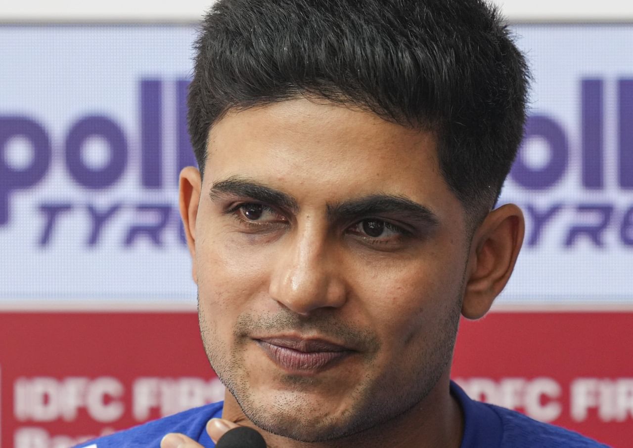 ഭാവി കണക്കിലെടുത്തുള്ള തീരുമാനമെന്ന നിലയിലാണ് യുവതാരമായ ഗില്ലിനെ ക്യാപ്റ്റനാക്കിയത്. ടി20യില്‍ സൂര്യകുമാര്‍ യാദവ് നായകസ്ഥാനം ഒഴിയുമ്പോള്‍, ഗില്‍ എല്ലാ ഫോര്‍മാറ്റിലെയും ഇന്ത്യന്‍ ക്യാപ്റ്റനാകും. അടുത്ത ടി20 ലോകകപ്പിന് ശേഷം ഇത് സംഭവിക്കാനാണ് സാധ്യത (Image Credits: PTI)