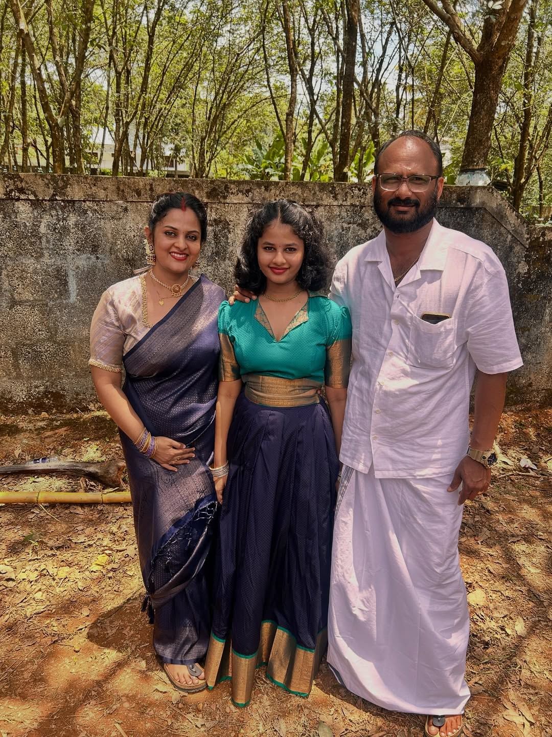 ശ്രീകുട്ടിയുടെ യൂട്യൂബ് വ്ളോഗിലൂടെ മകൾ വേദയും ഭർത്താവ് മനോജും അടക്കം അനിയത്തിയും അമ്മയും എല്ലാം പ്രേക്ഷകർക്ക് സുപരിചിതരാണ്.ഇപ്പോഴിതാ 12 വർഷങ്ങൾക്കുശേഷം വേദയ്ക്ക് കൂട്ടായി ഒരാൾ വരുന്നുവെന്ന ക്യാപ്ഷനോടെ താരം ഒരു വീഡിയോ പങ്കുവച്ചത്.