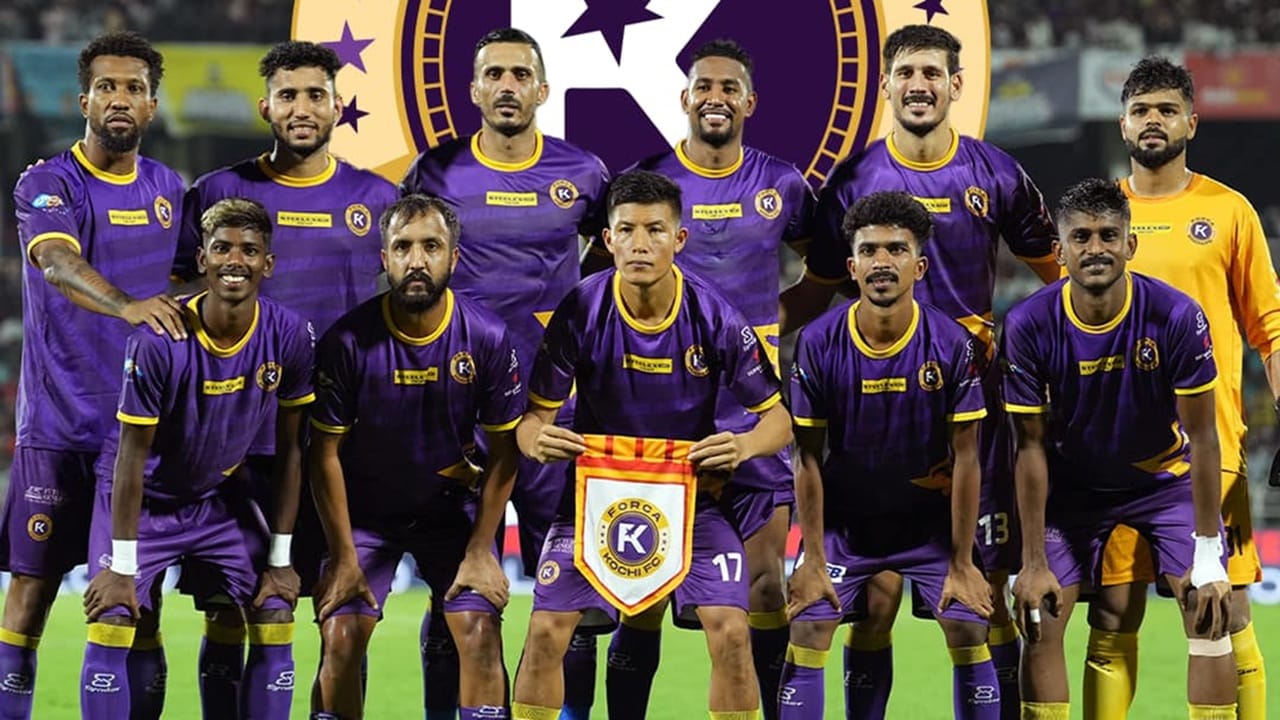 കണ്ണൂര്‍ ജവഹര്‍ സ്‌റ്റേഡിയം, തൃശൂര്‍ കോര്‍പറേഷന്‍ സ്റ്റേഡിയം, എറണാകുളം മഹാരാജാസ് ഗ്രൗണ്ട് എന്നിവയാണ് ഇത്തവണത്തെ പുതിയ വേദികള്‍. കൂടാതെ കോഴിക്കോട് ഇഎംഎസ് സ്‌റ്റേഡിയം, മഞ്ചേരി പയ്യനാട് സ്റ്റേഡിയം, തിരുവനന്തപുരം ചന്ദ്രശേഖരന്‍ നായര്‍ സ്റ്റേഡിയം എന്നീ പതിവുവേദികളിലും പോരാട്ടമുണ്ടാകും (Image Credits: facebook.com/superleaguekeralaofficial) 